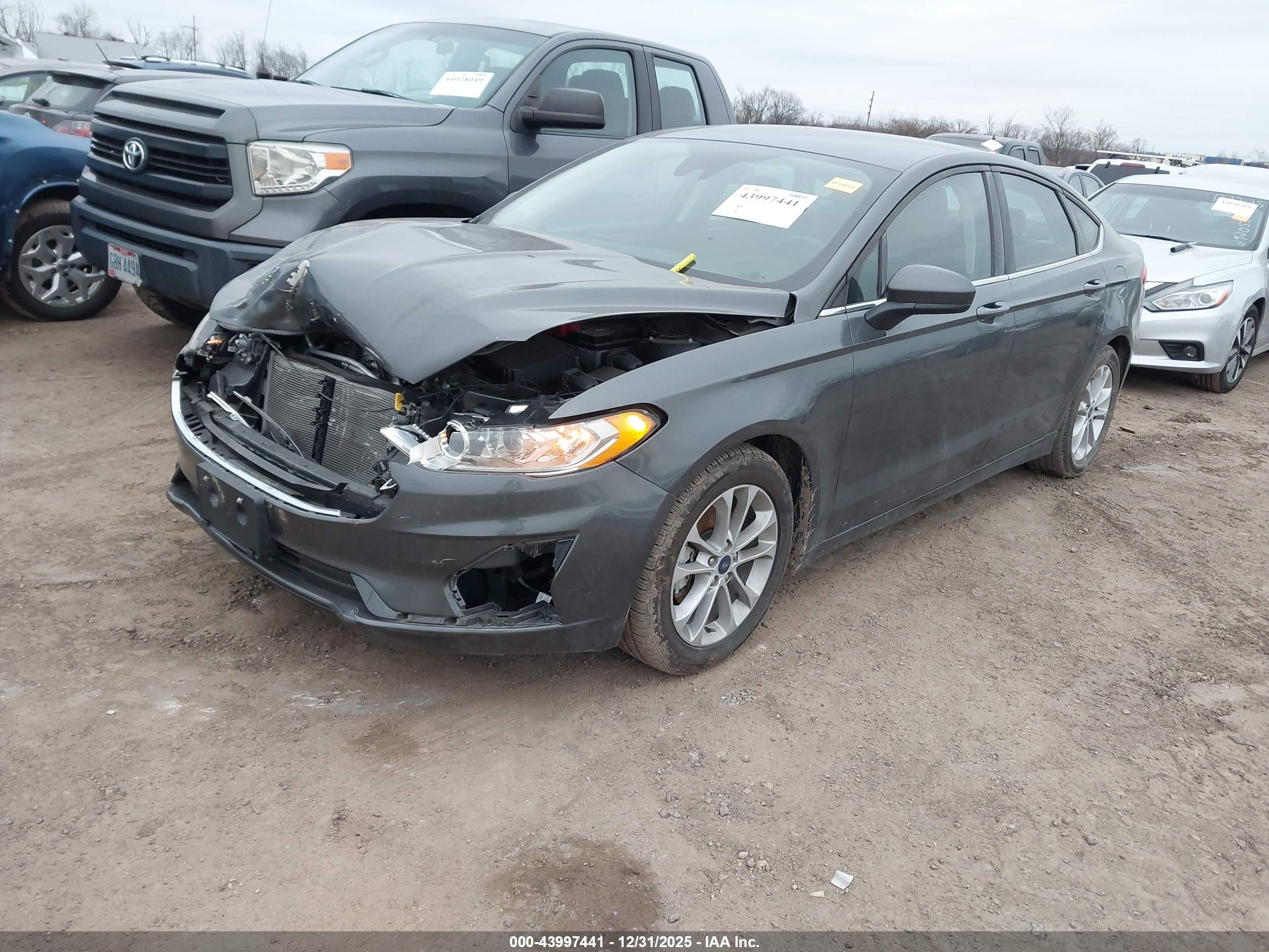 FORD FUSION image 2