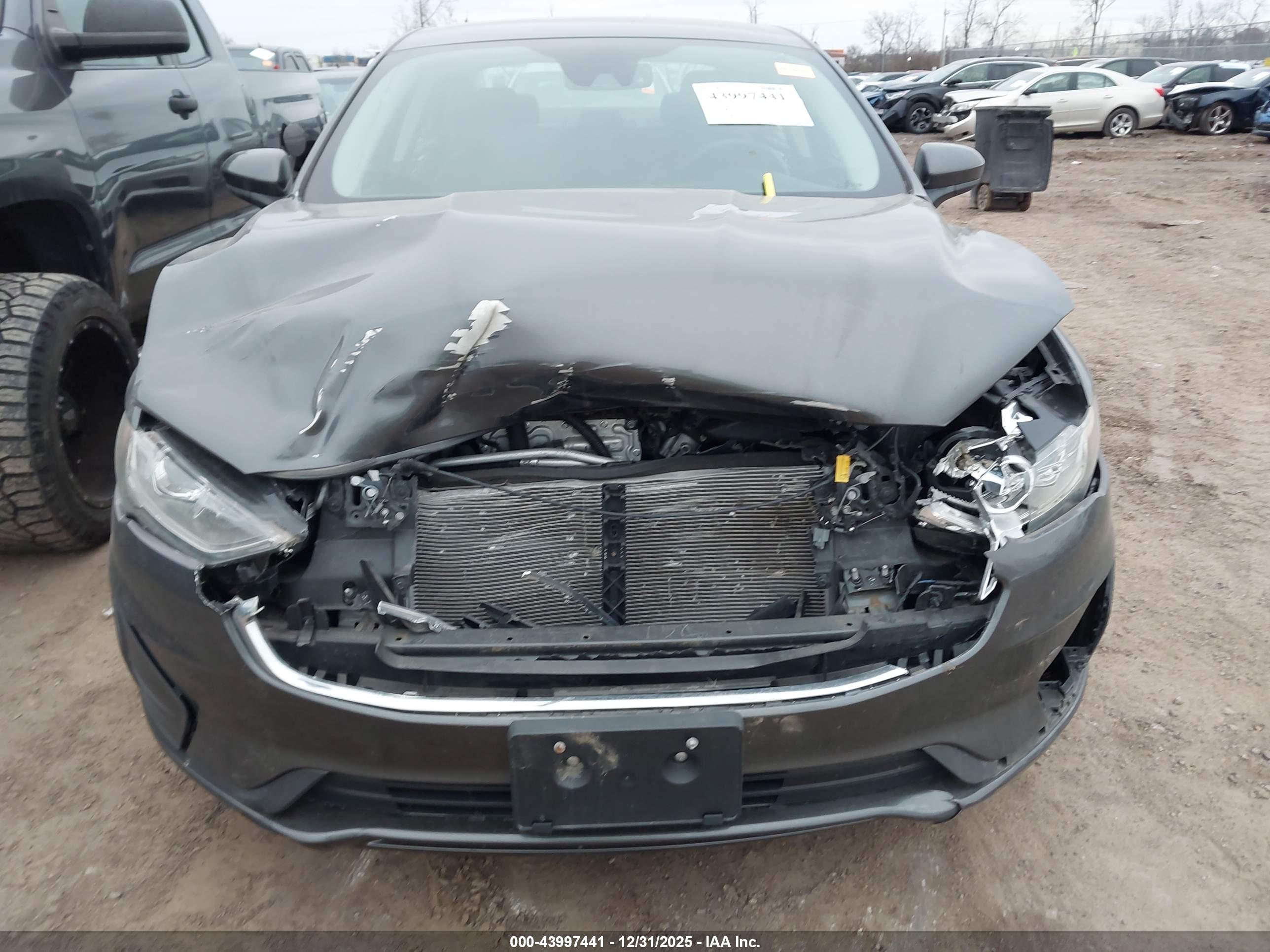 FORD FUSION image 6