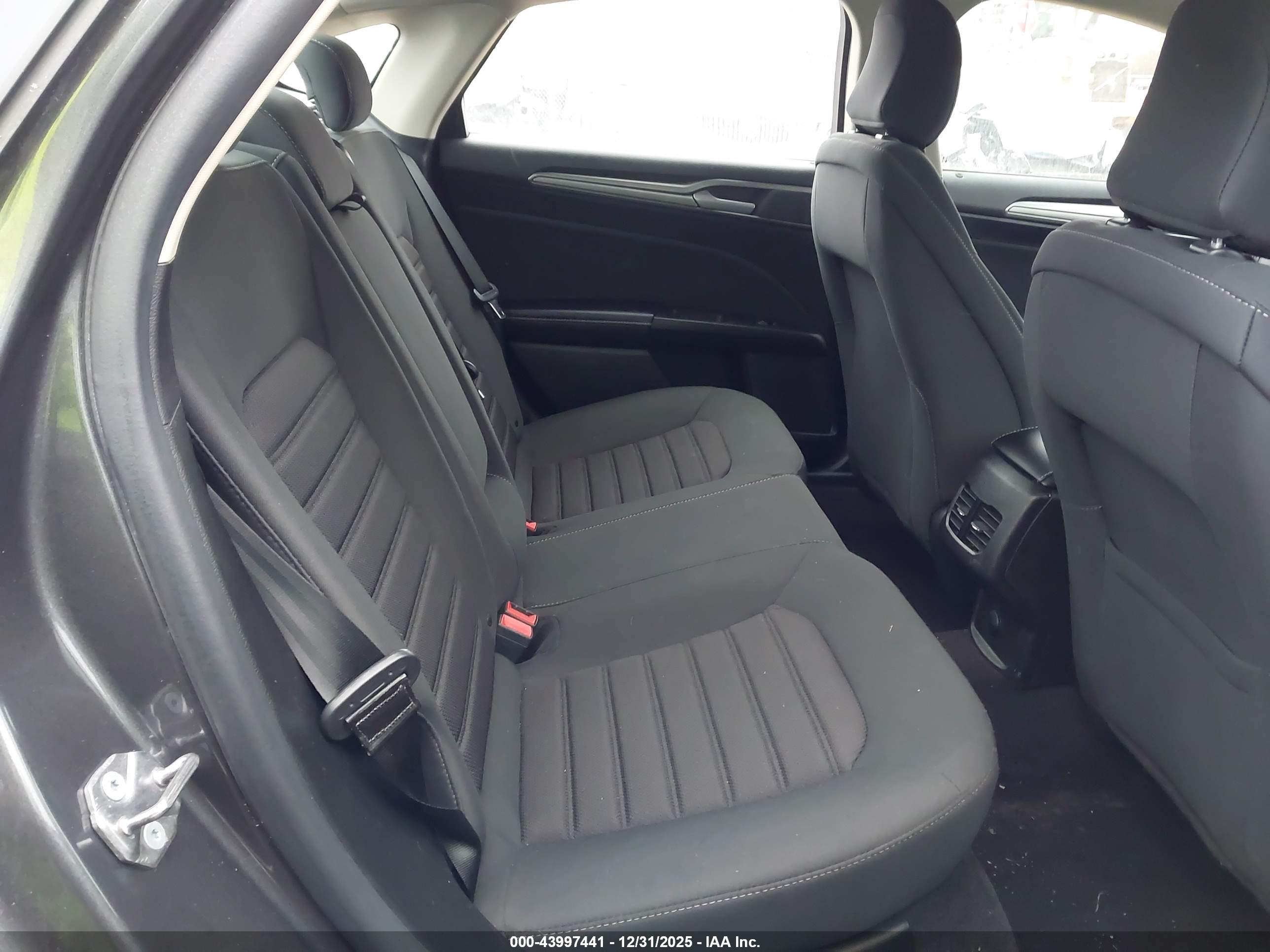 FORD FUSION image 8