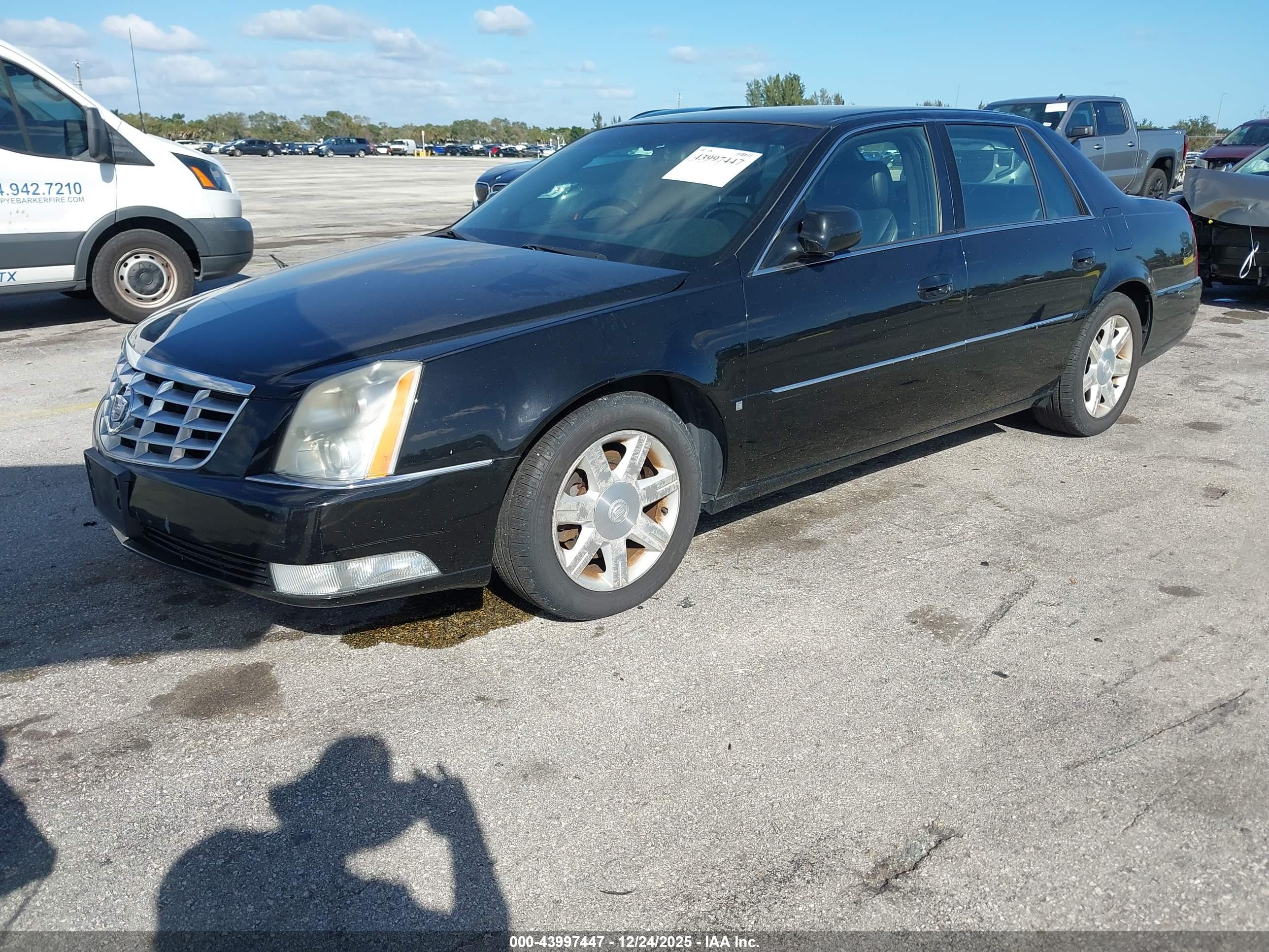 CADILLAC DTS image 2