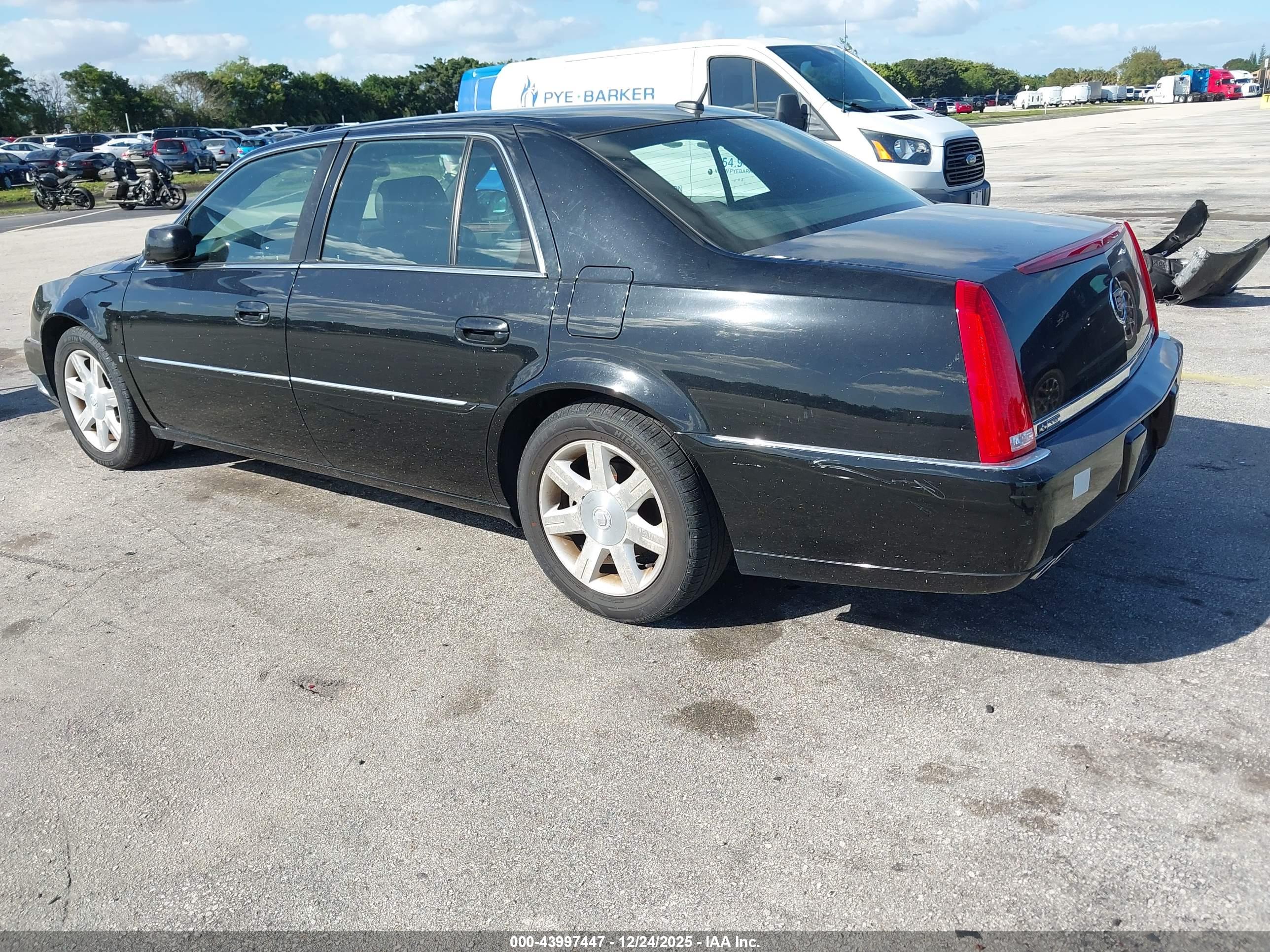 CADILLAC DTS image 3