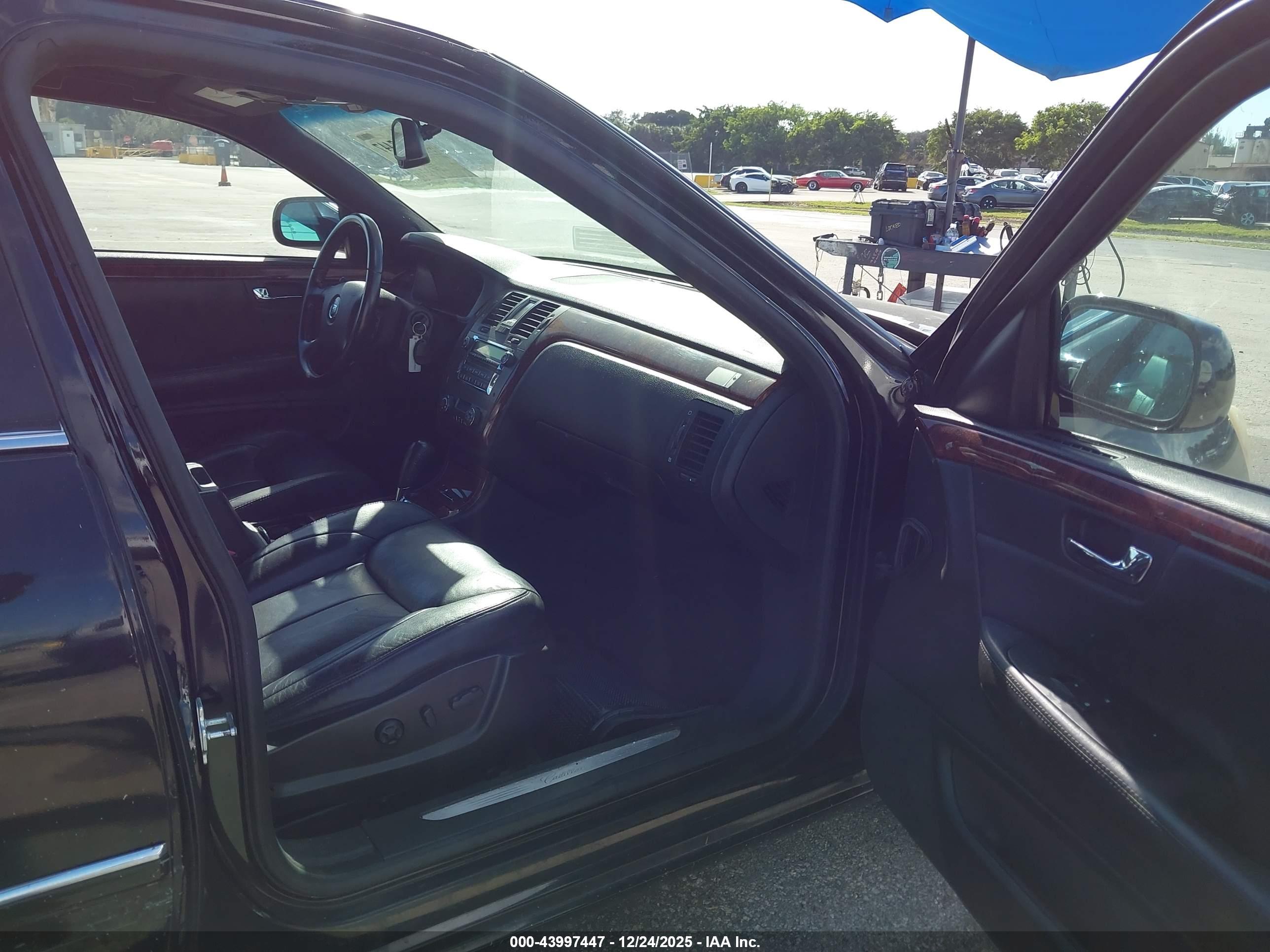 CADILLAC DTS image 5