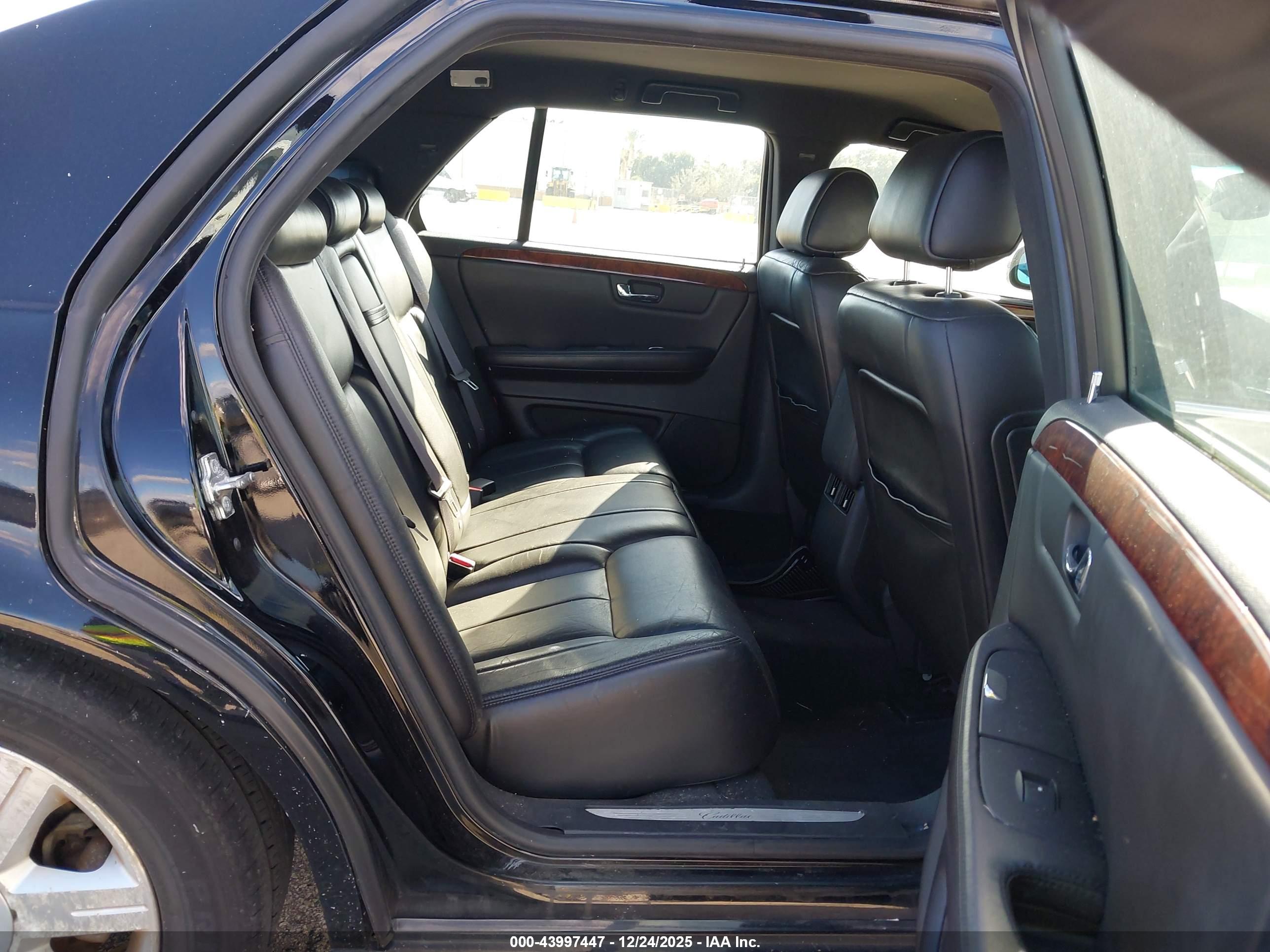 CADILLAC DTS image 8