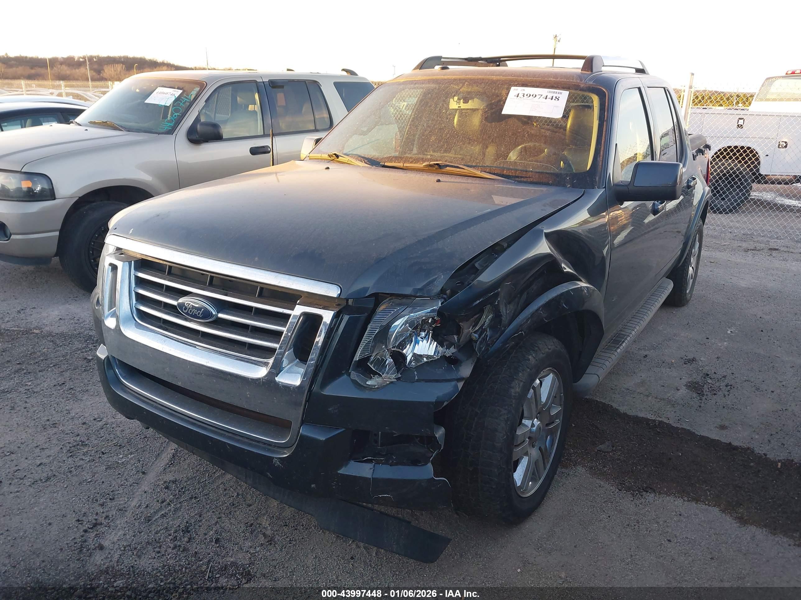 FORD EXPLORER image 2