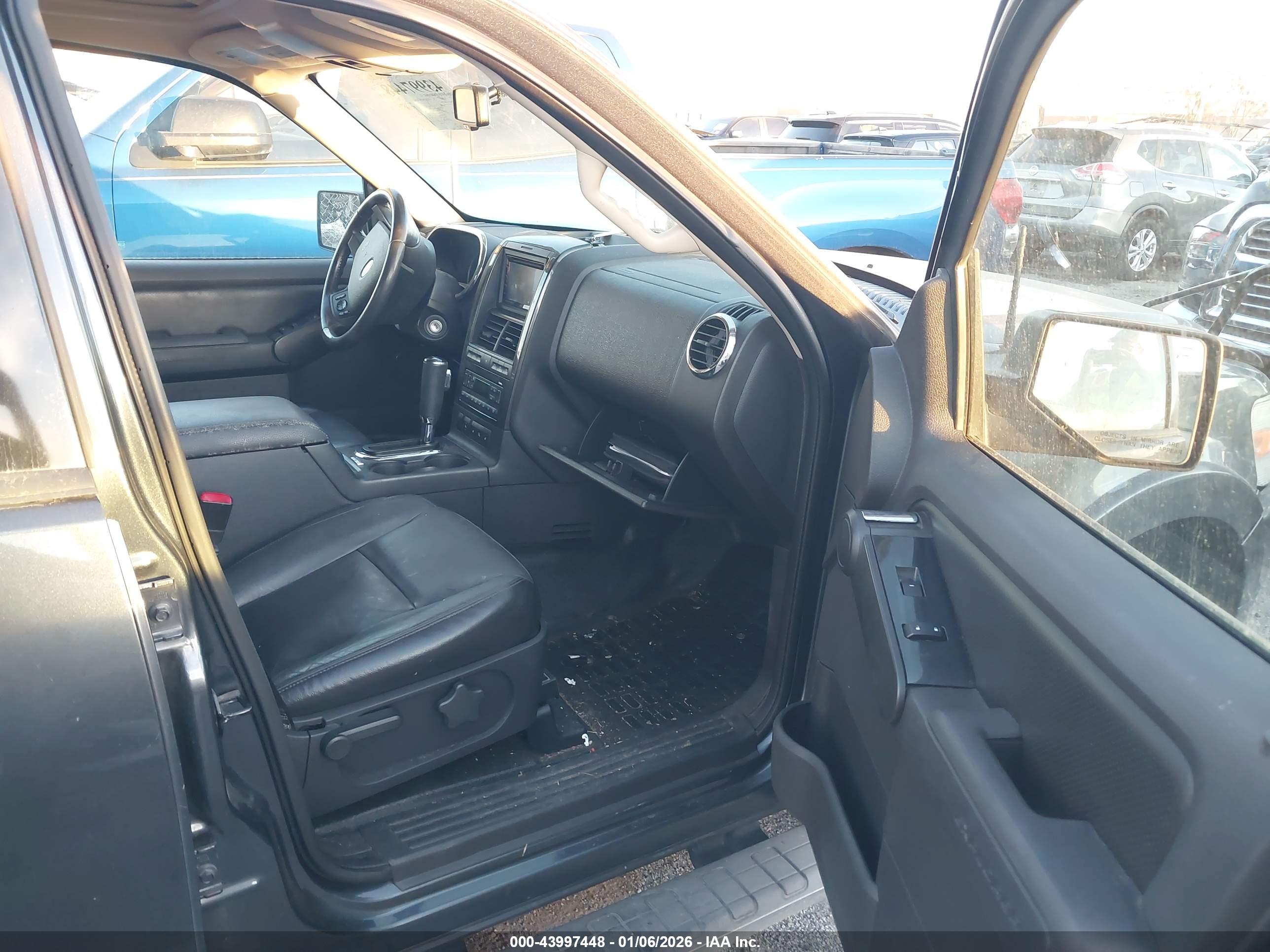 FORD EXPLORER image 5