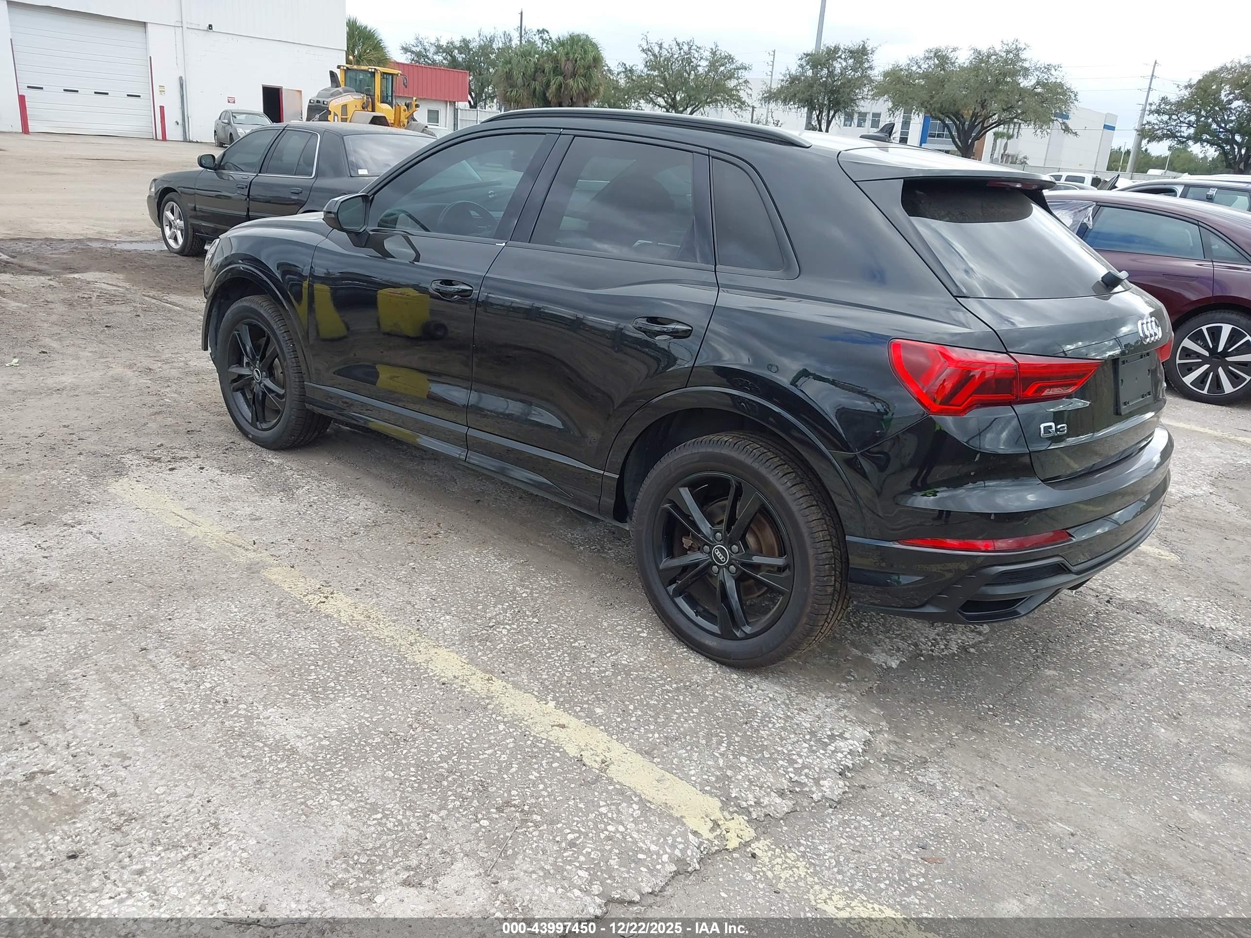 AUDI Q3 image 3