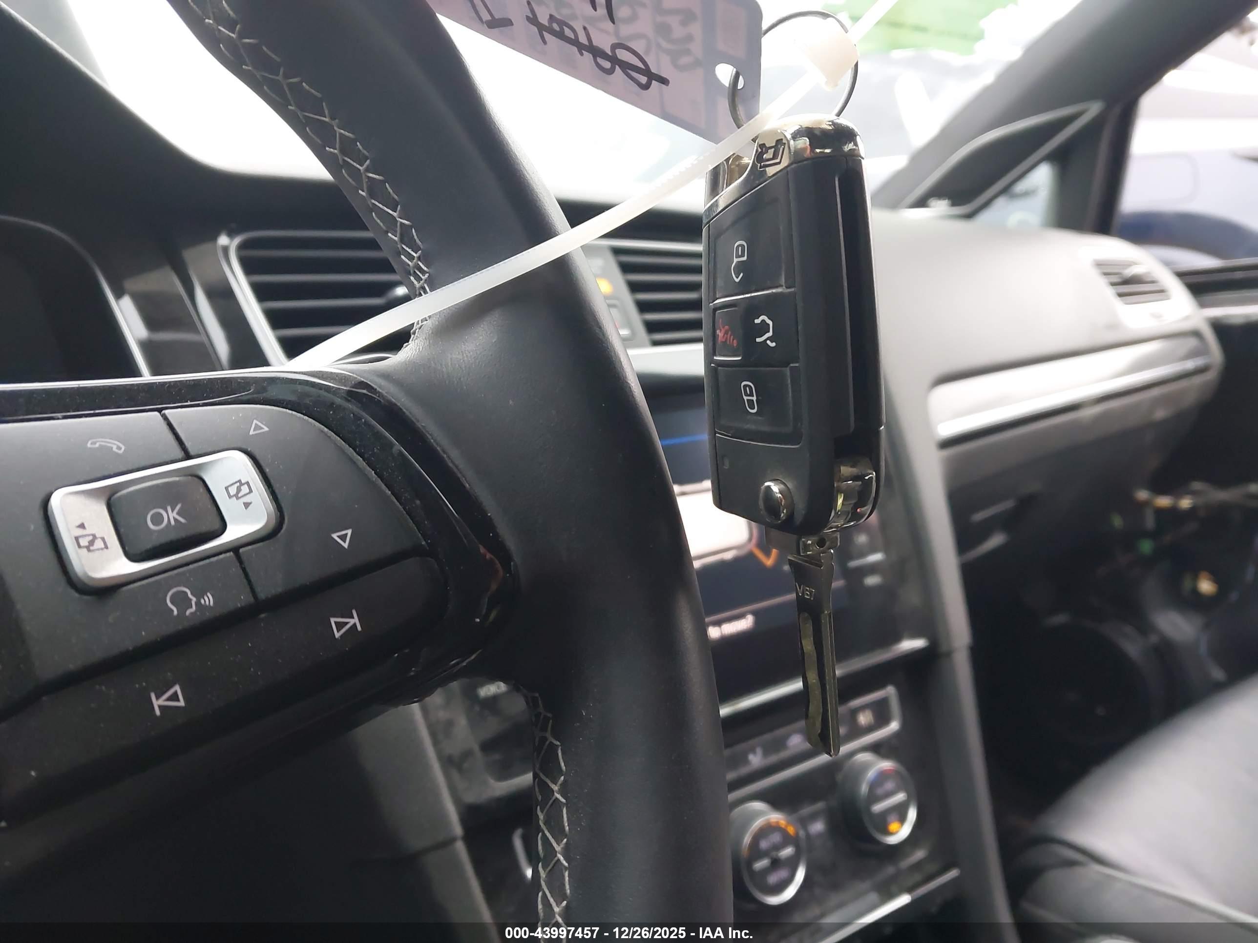 VOLKSWAGEN GOLF image 11