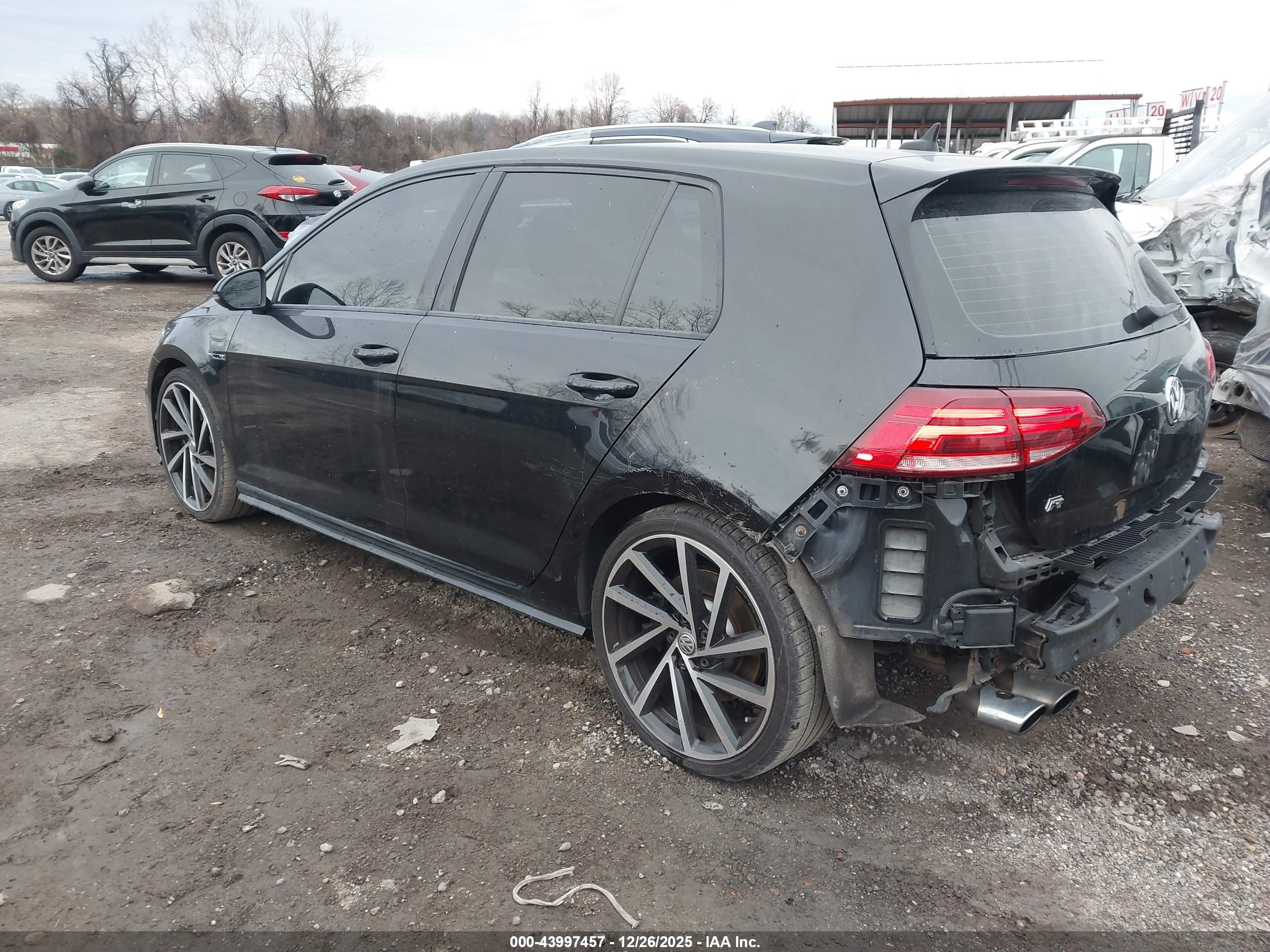 VOLKSWAGEN GOLF image 3