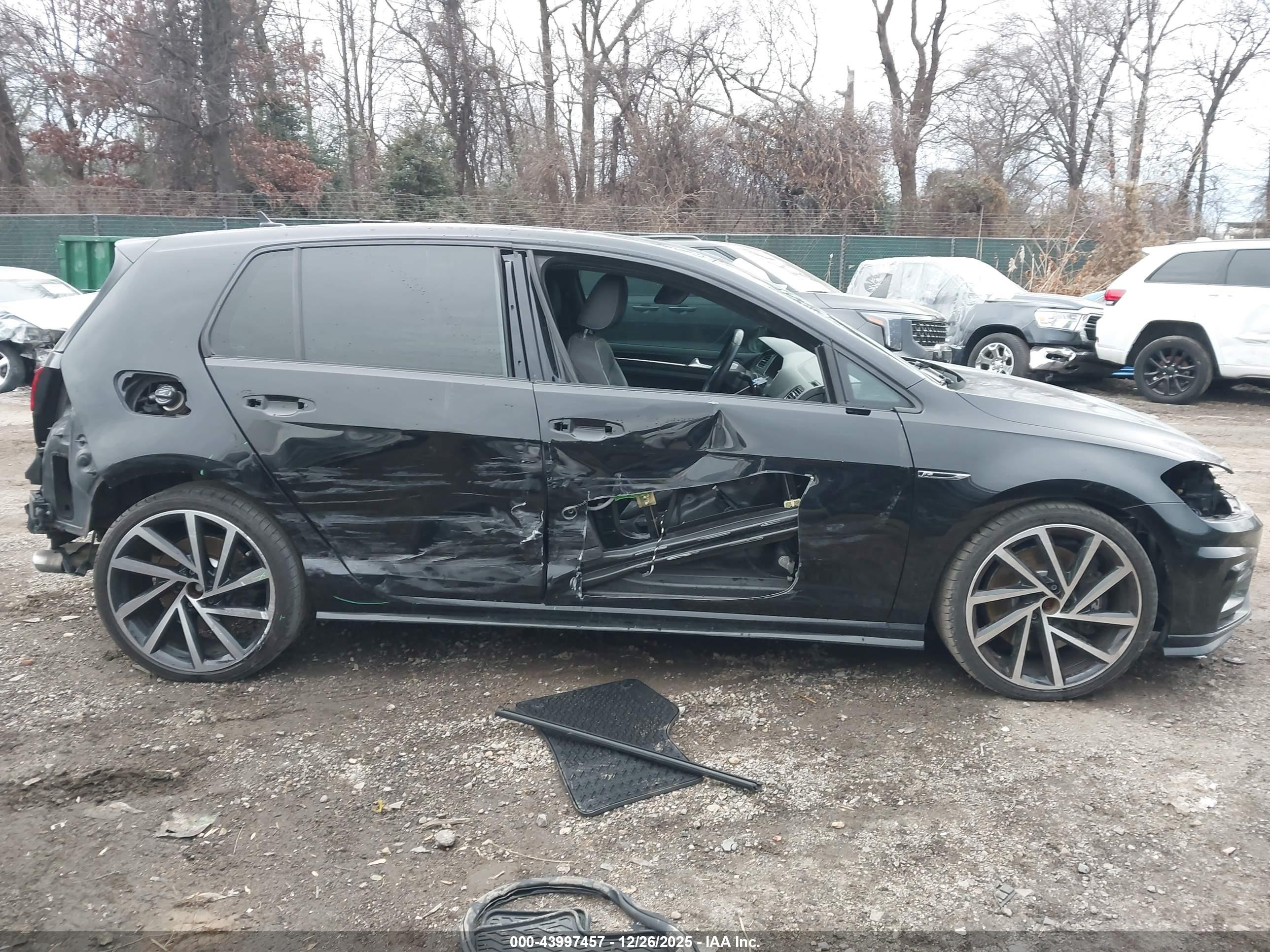 VOLKSWAGEN GOLF image 6