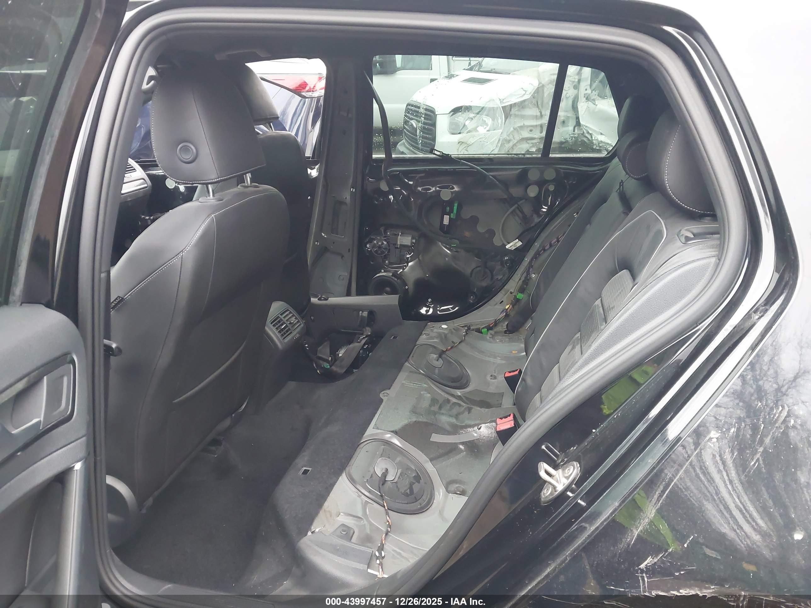 VOLKSWAGEN GOLF image 8