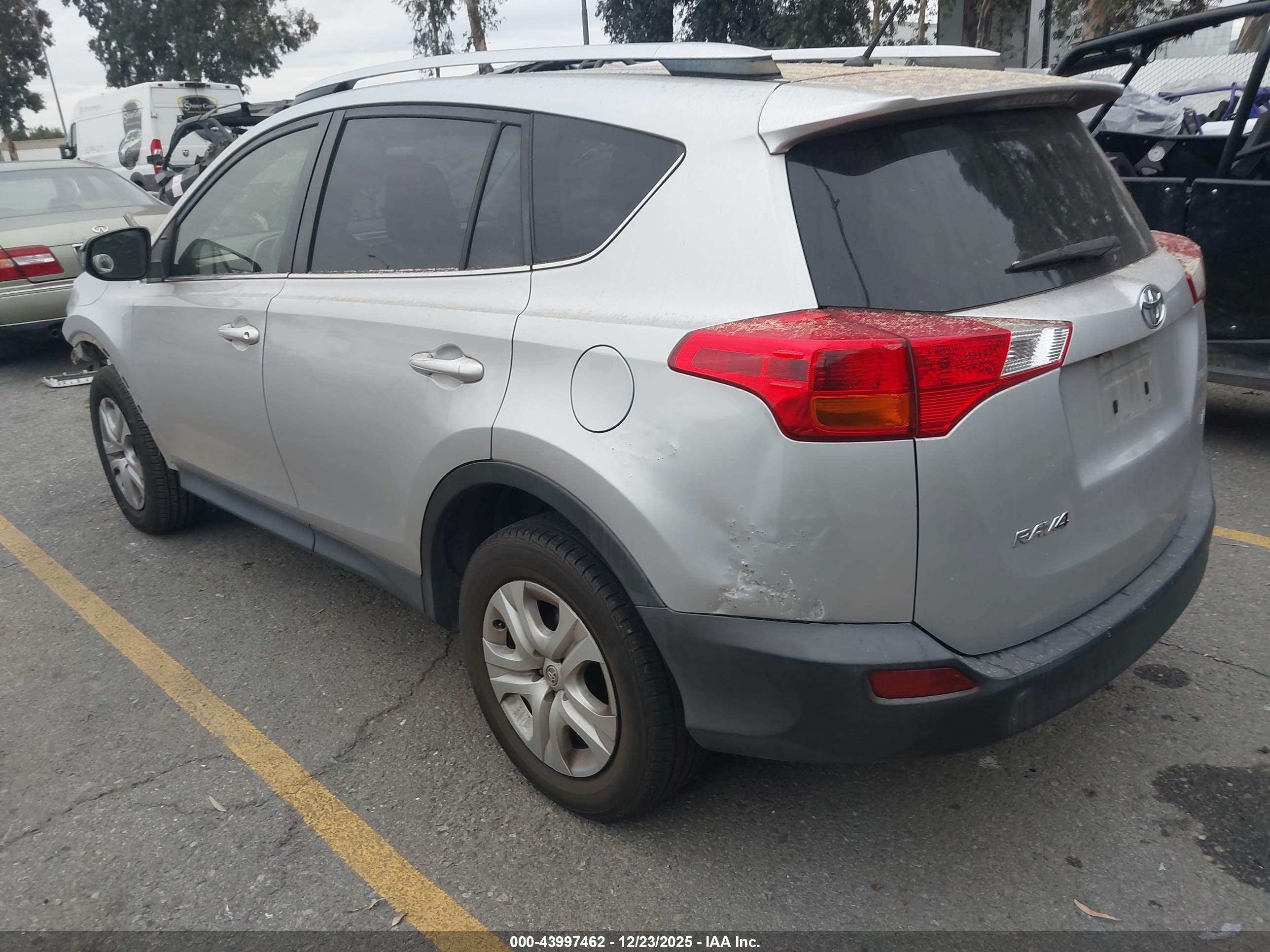 TOYOTA RAV4 image 3