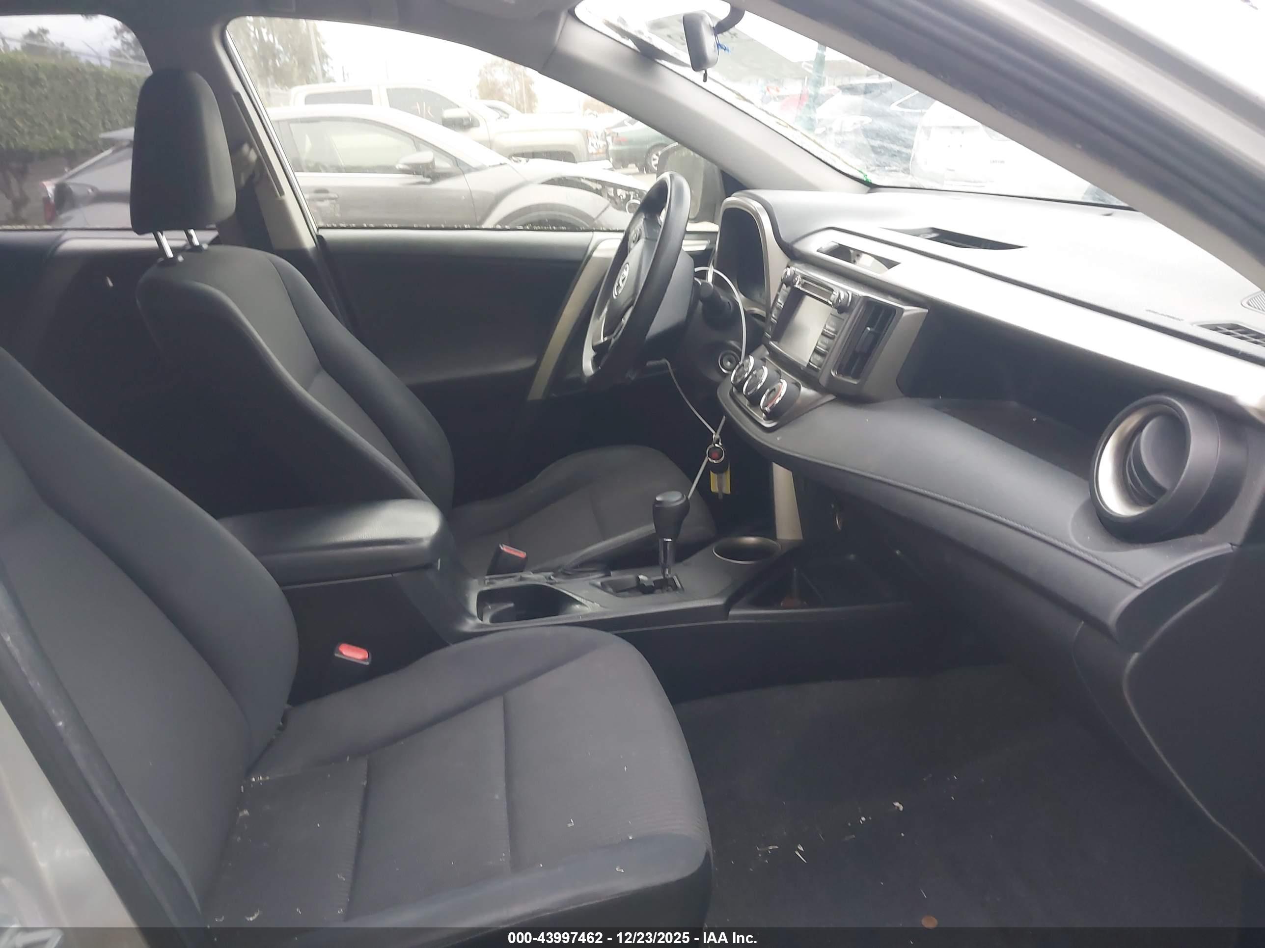 TOYOTA RAV4 image 5