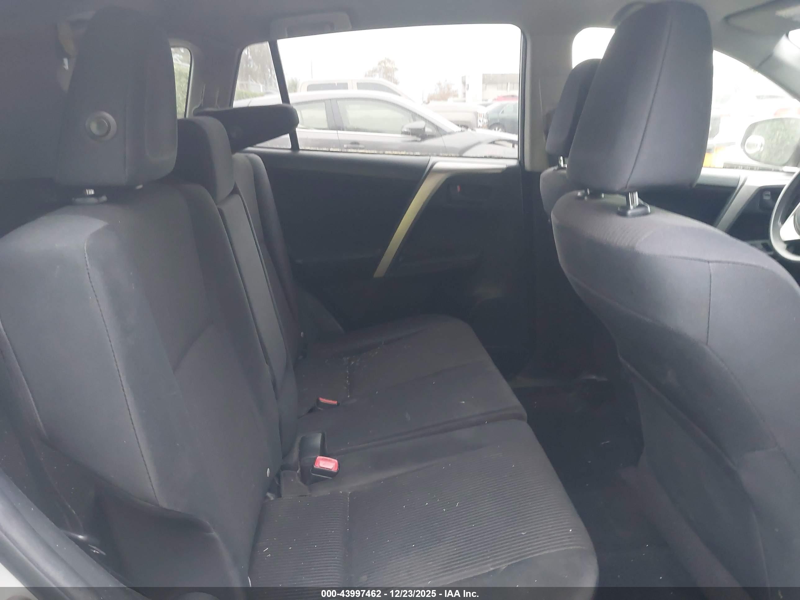 TOYOTA RAV4 image 8