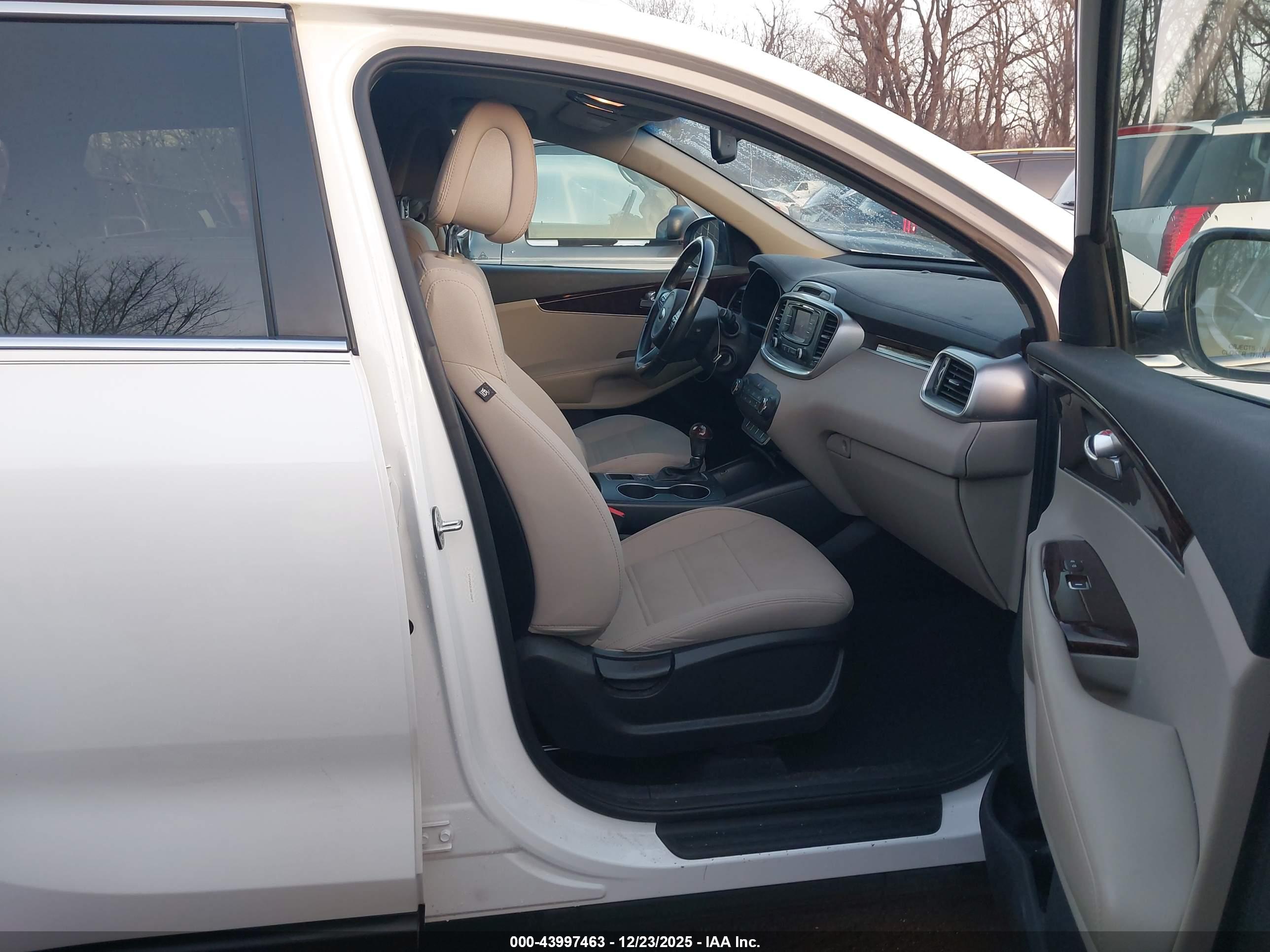 KIA SORENTO image 5
