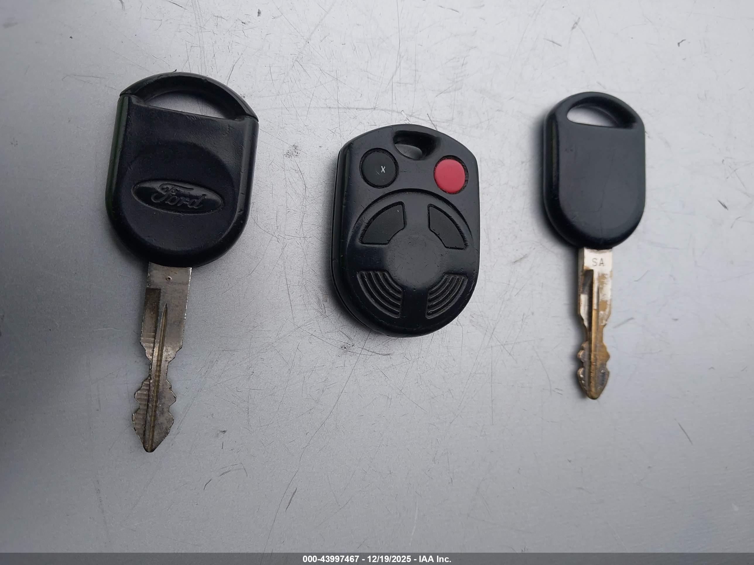 FORD FUSION image 11