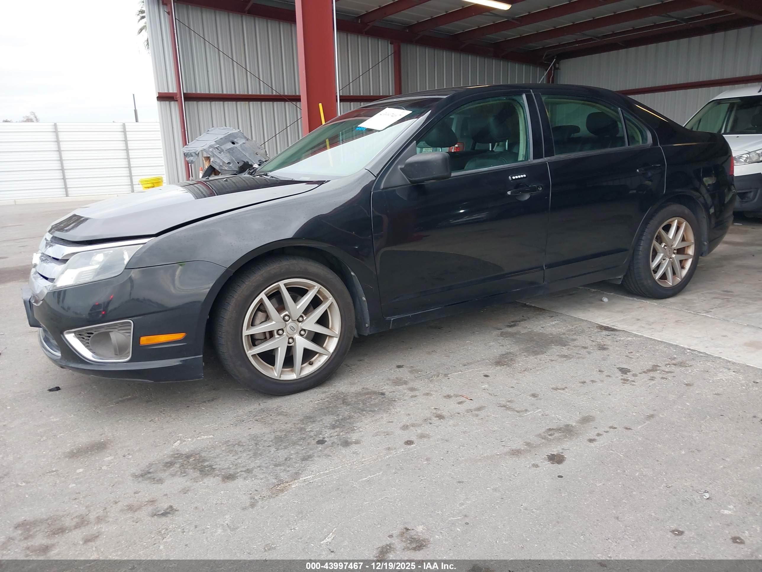FORD FUSION image 2