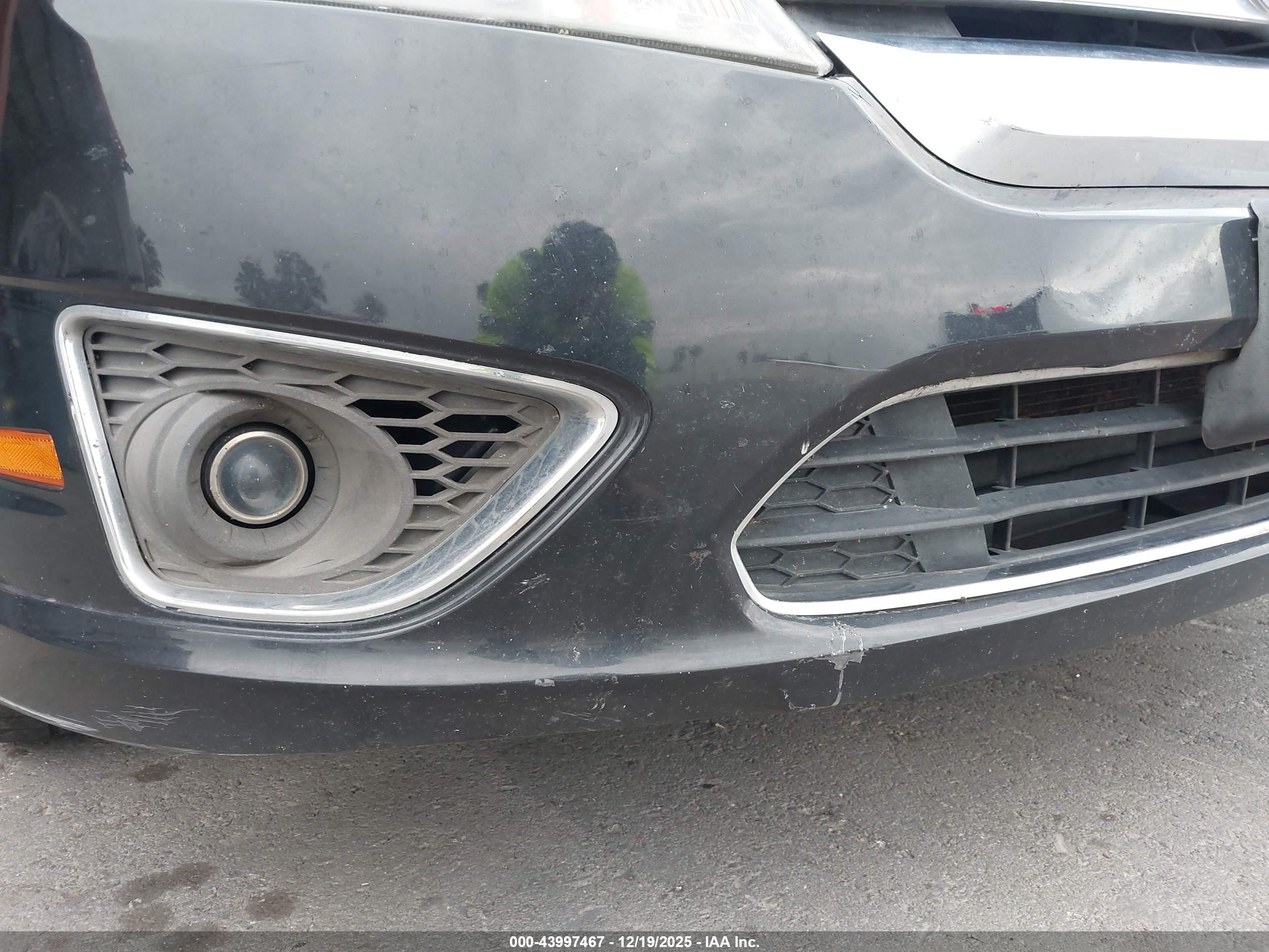 FORD FUSION image 6