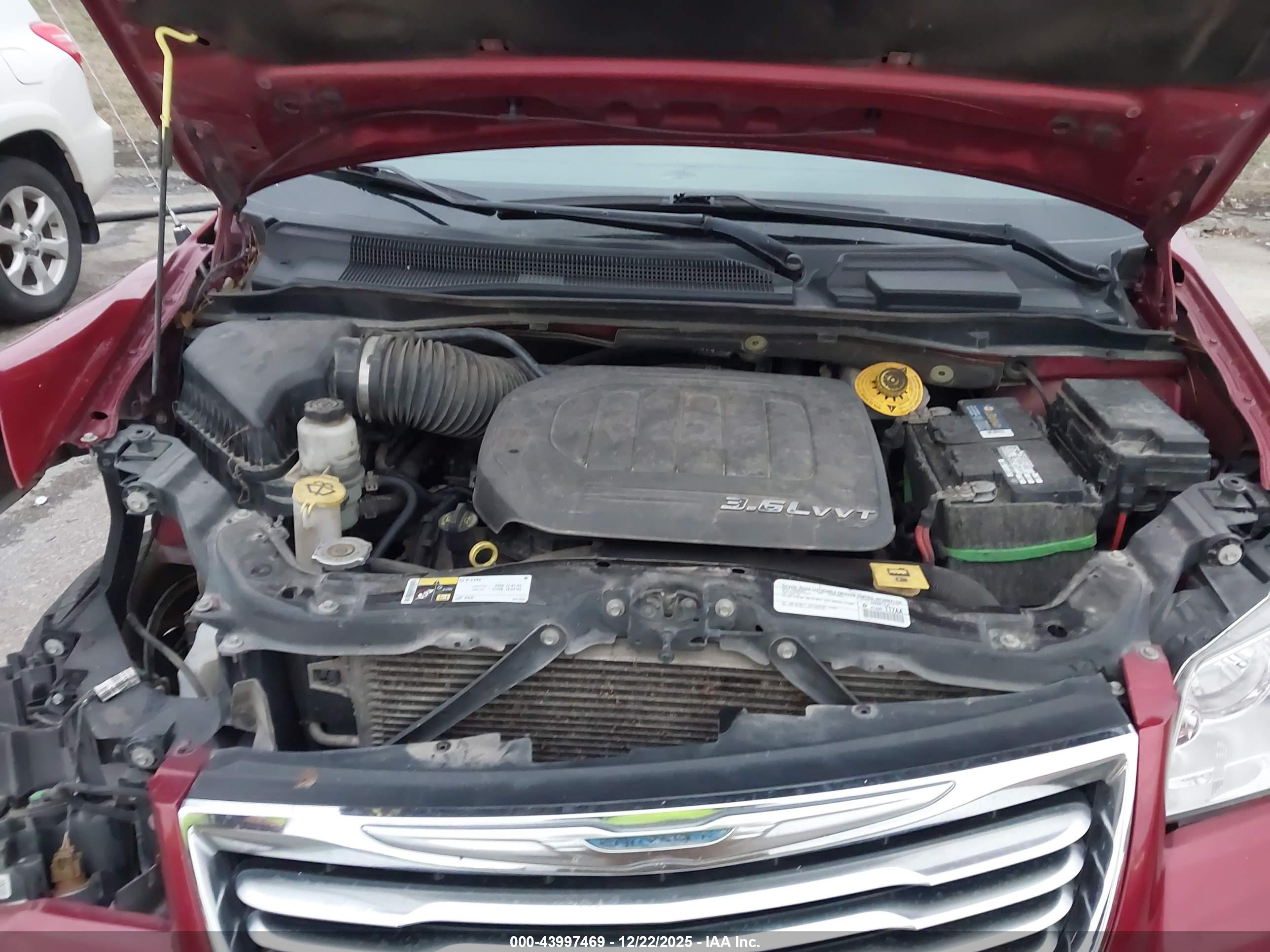 CHRYSLER TOWN image 10