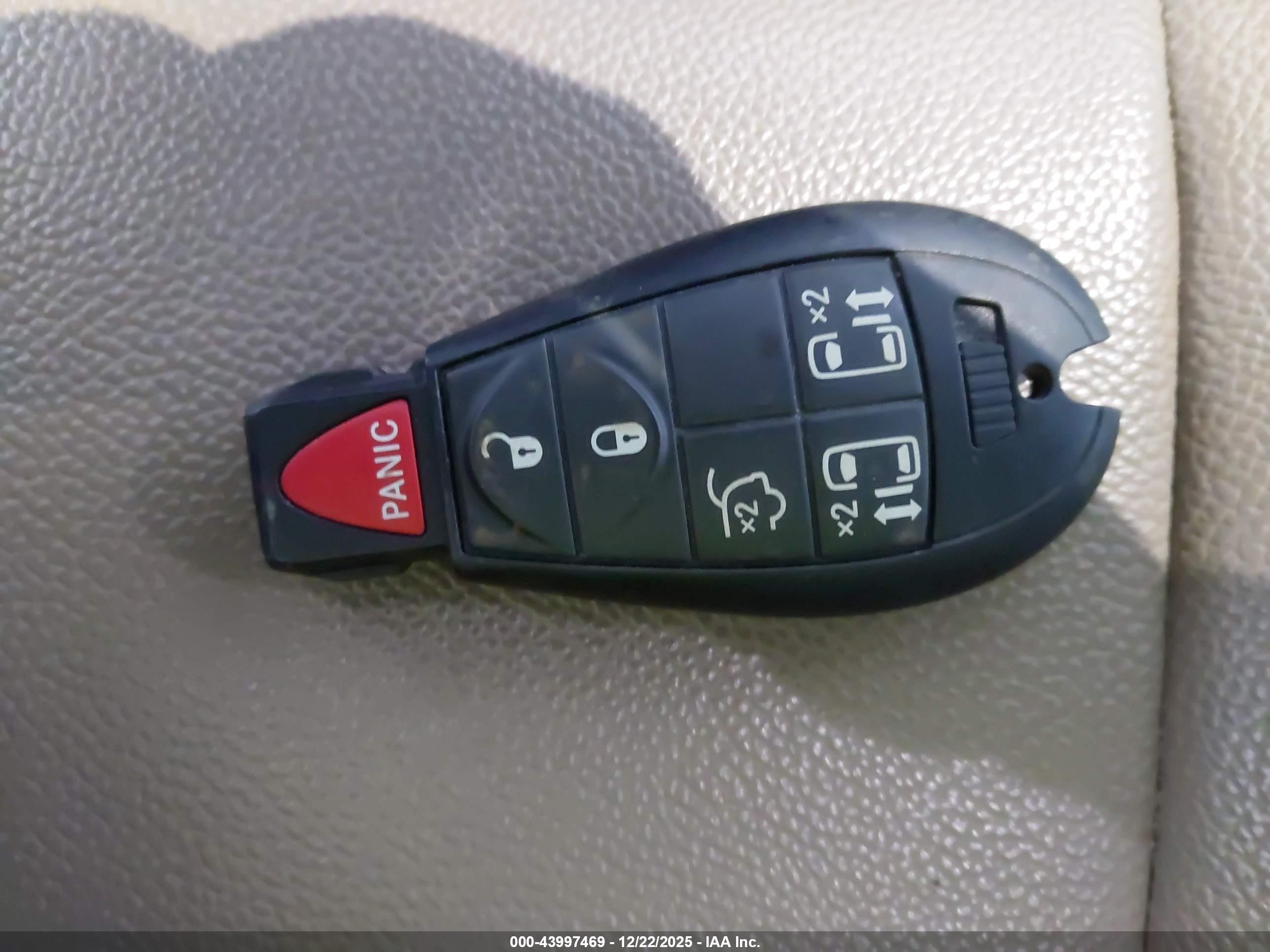 CHRYSLER TOWN image 11