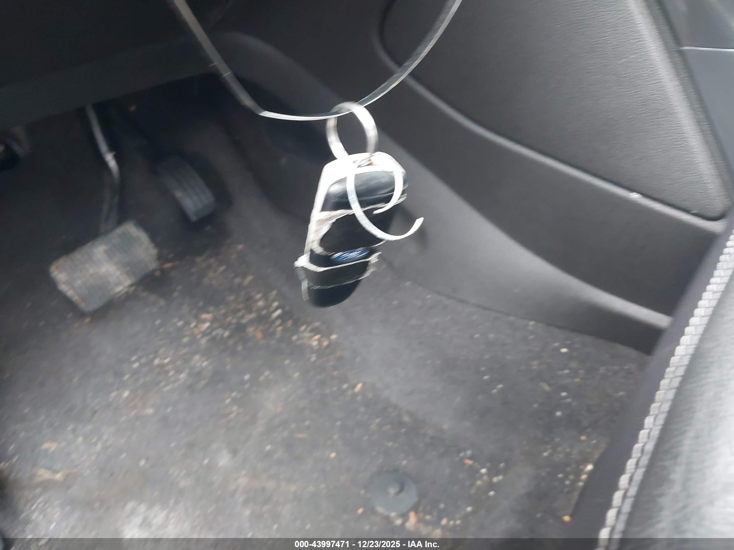 FORD ESCAPE image 11