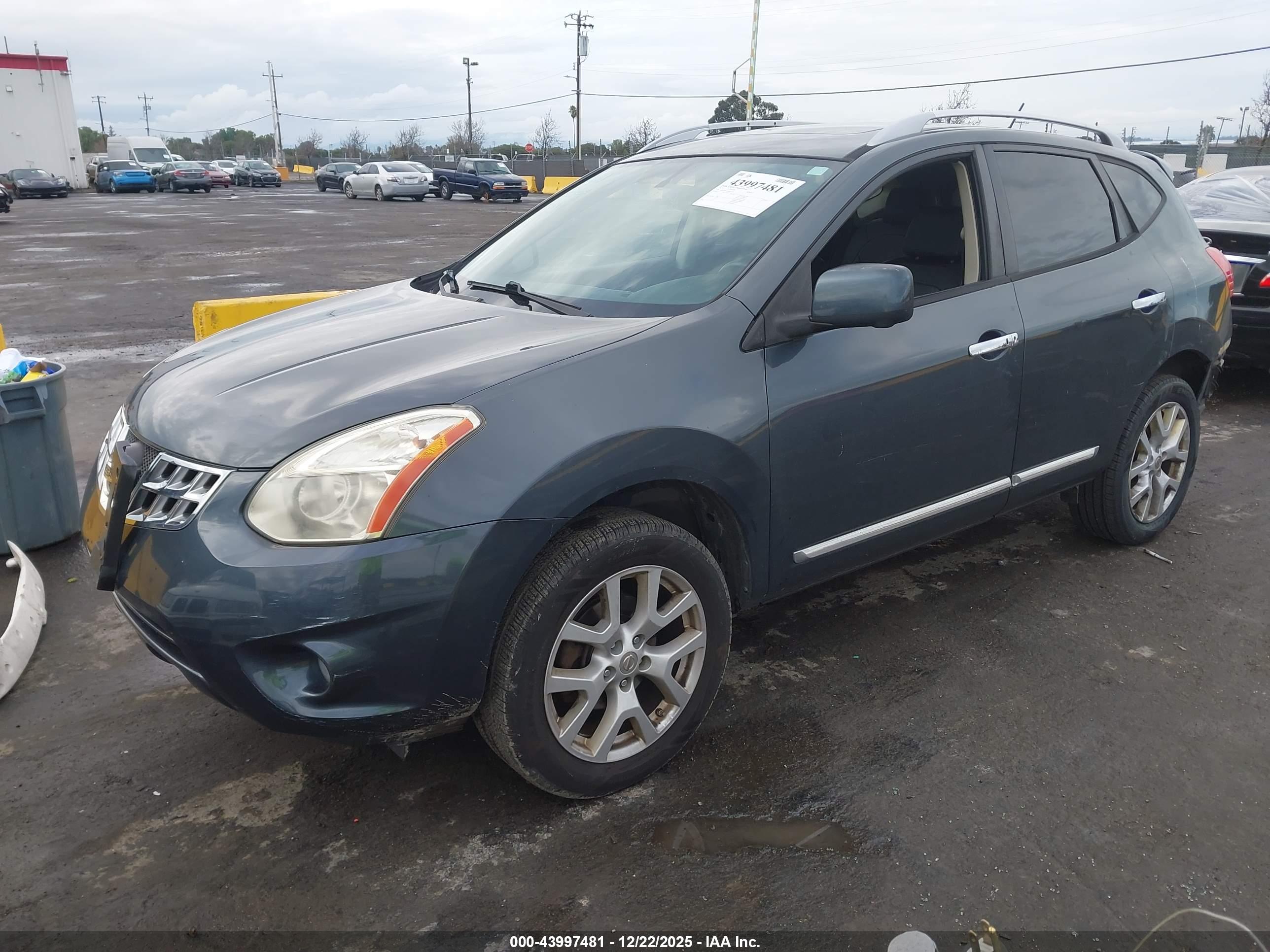 NISSAN ROGUE image 2
