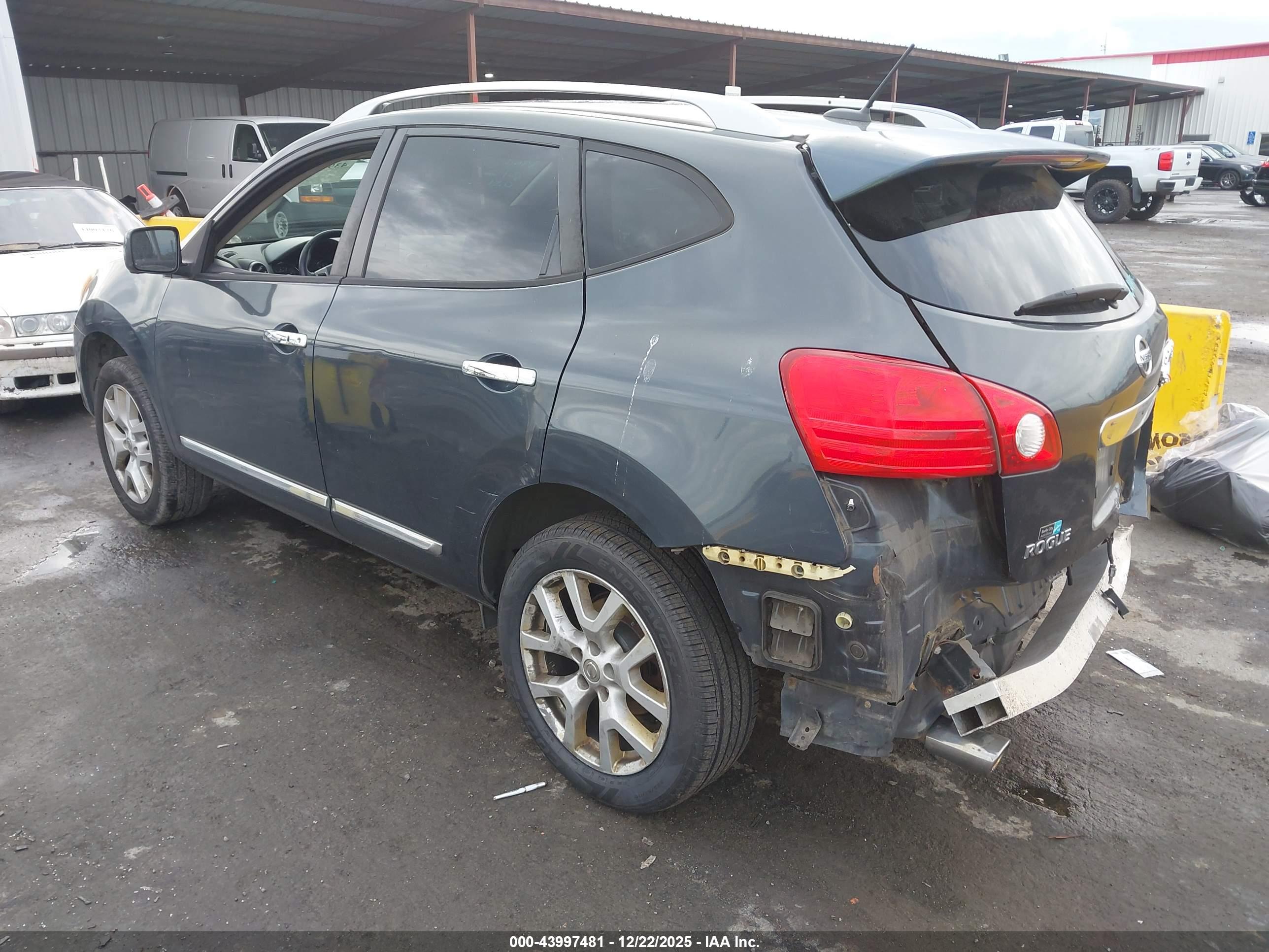 NISSAN ROGUE image 3