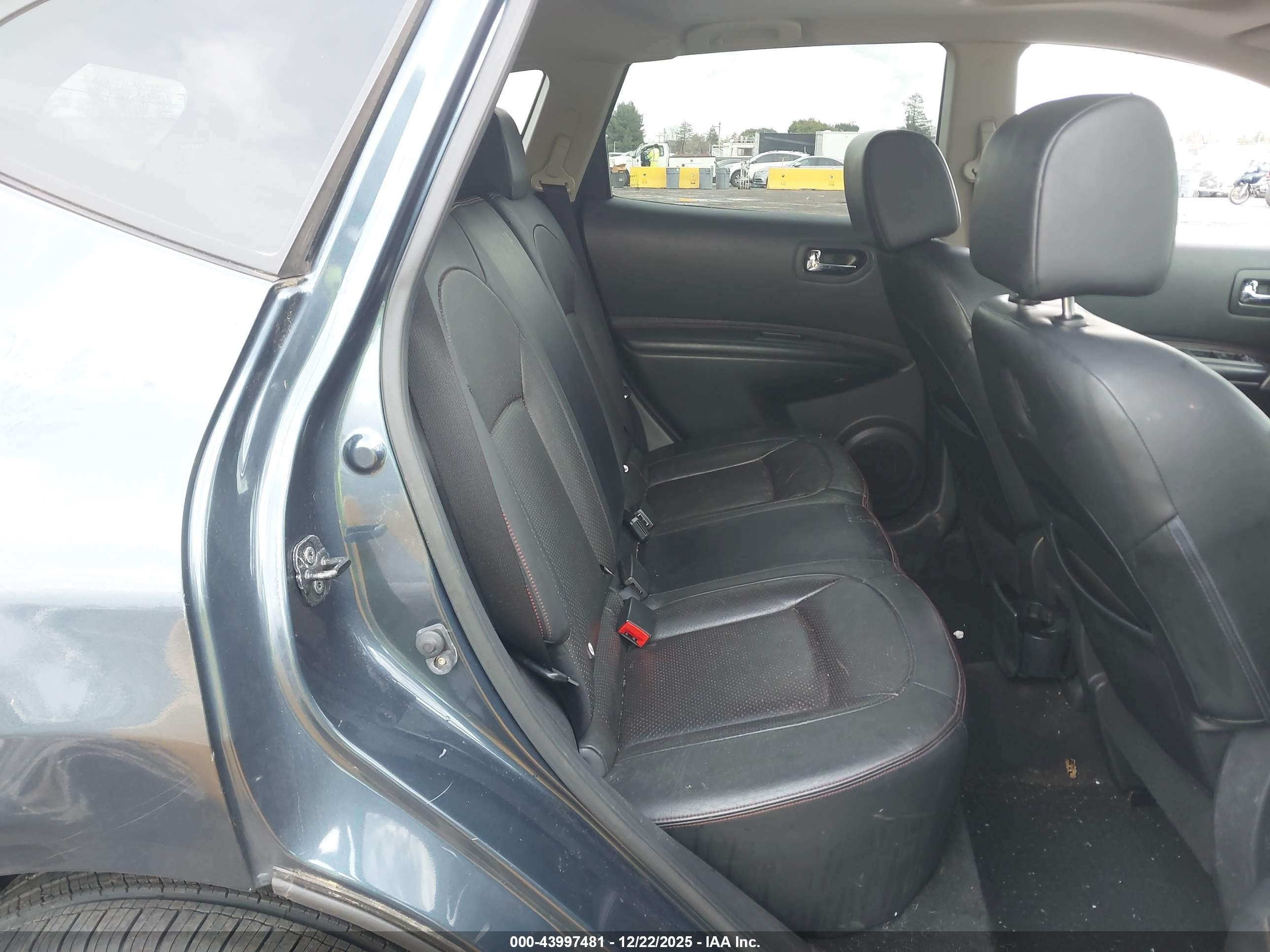 NISSAN ROGUE image 8