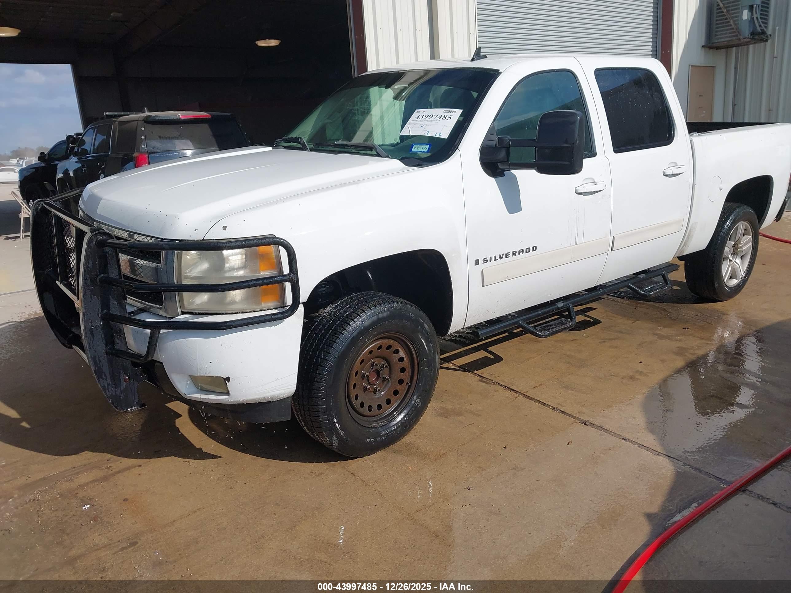CHEVROLET SILVERADO image 2