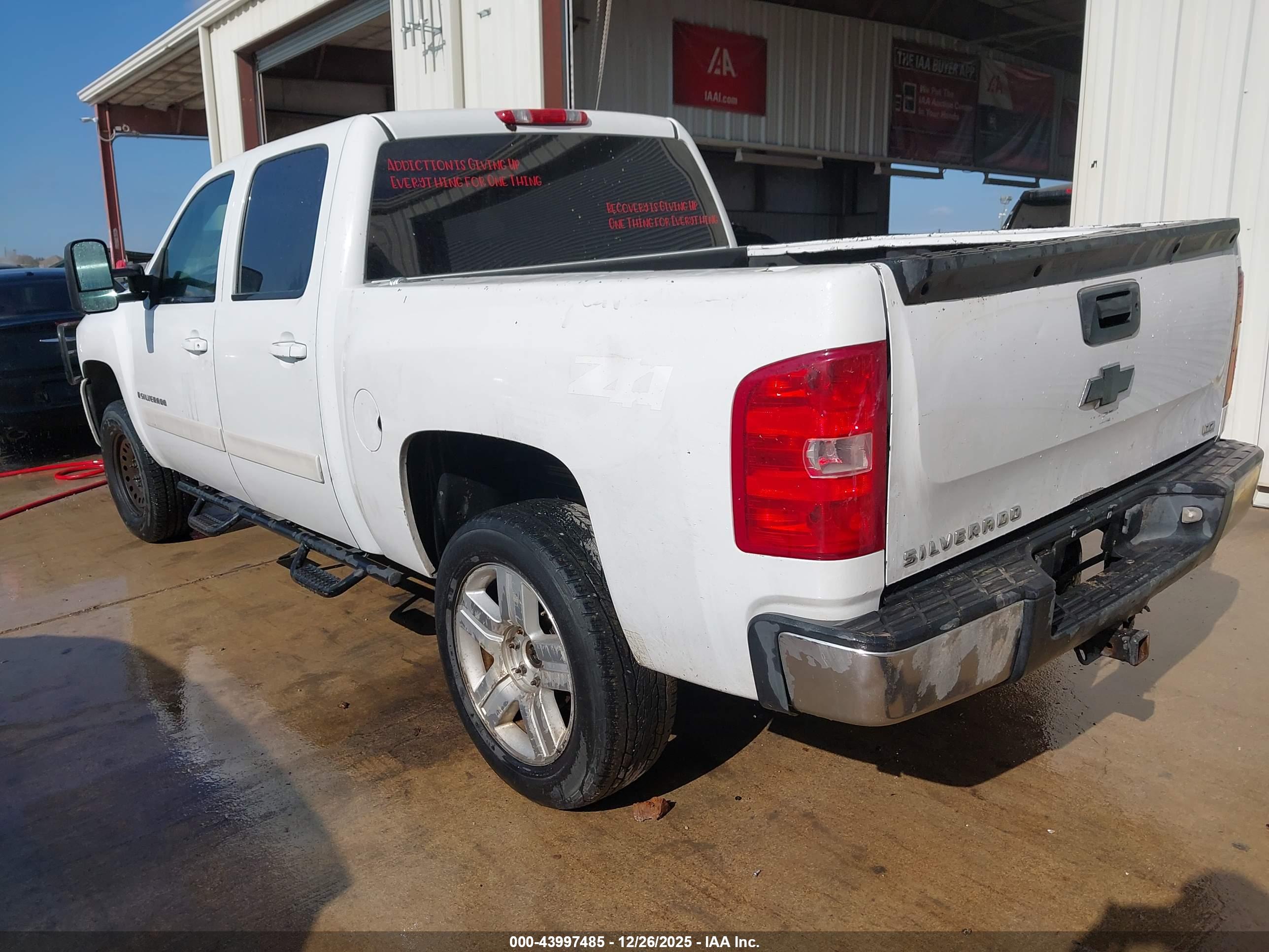 CHEVROLET SILVERADO image 3