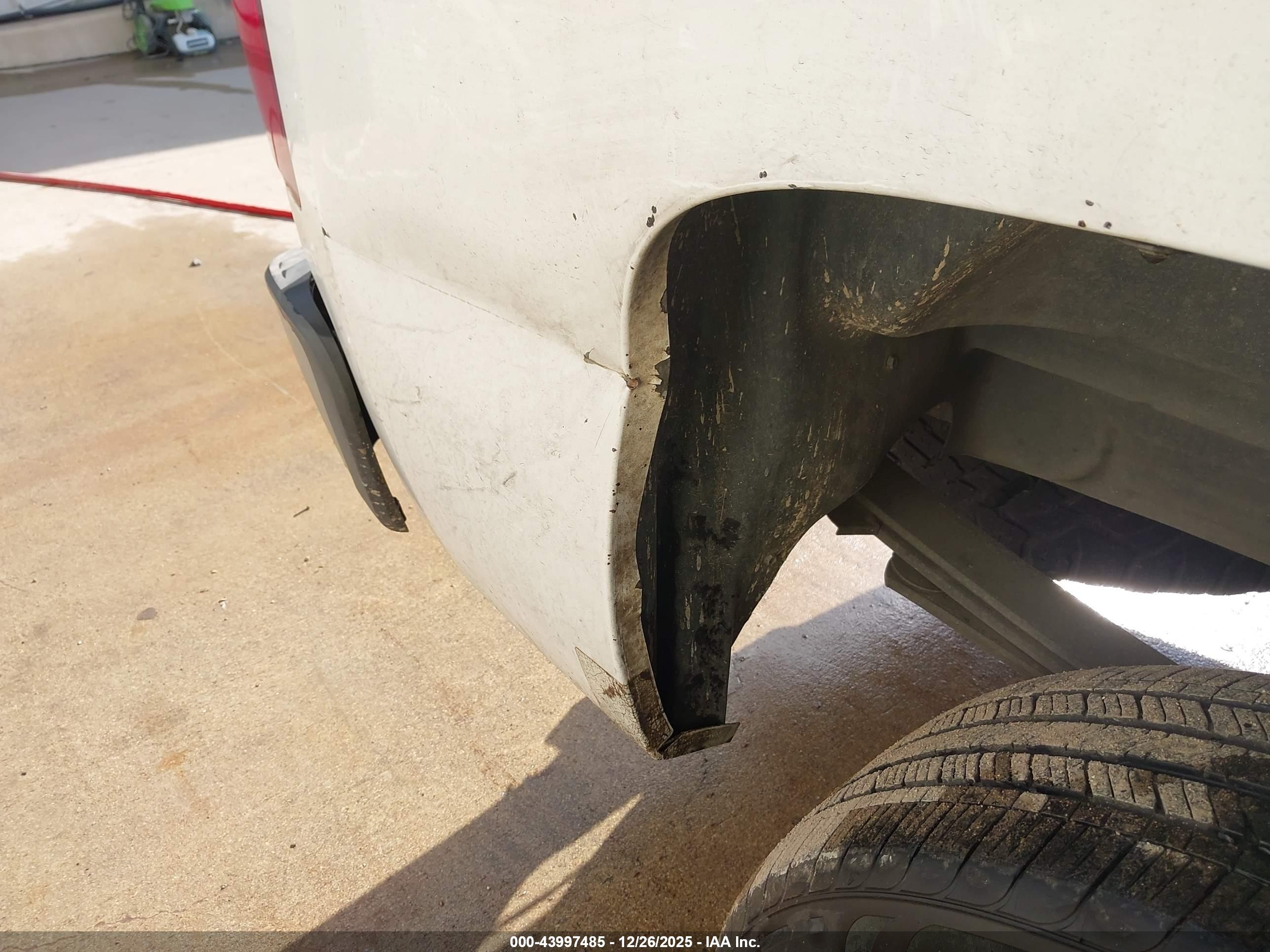CHEVROLET SILVERADO image 6