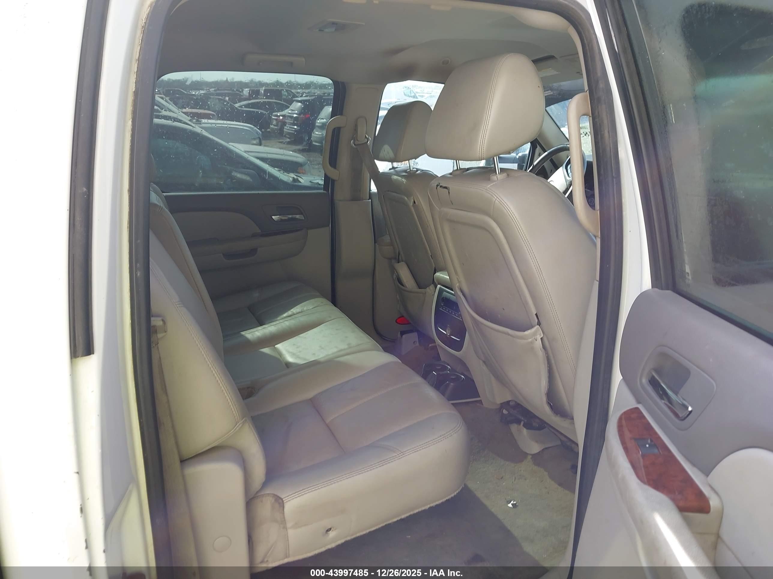 CHEVROLET SILVERADO image 8