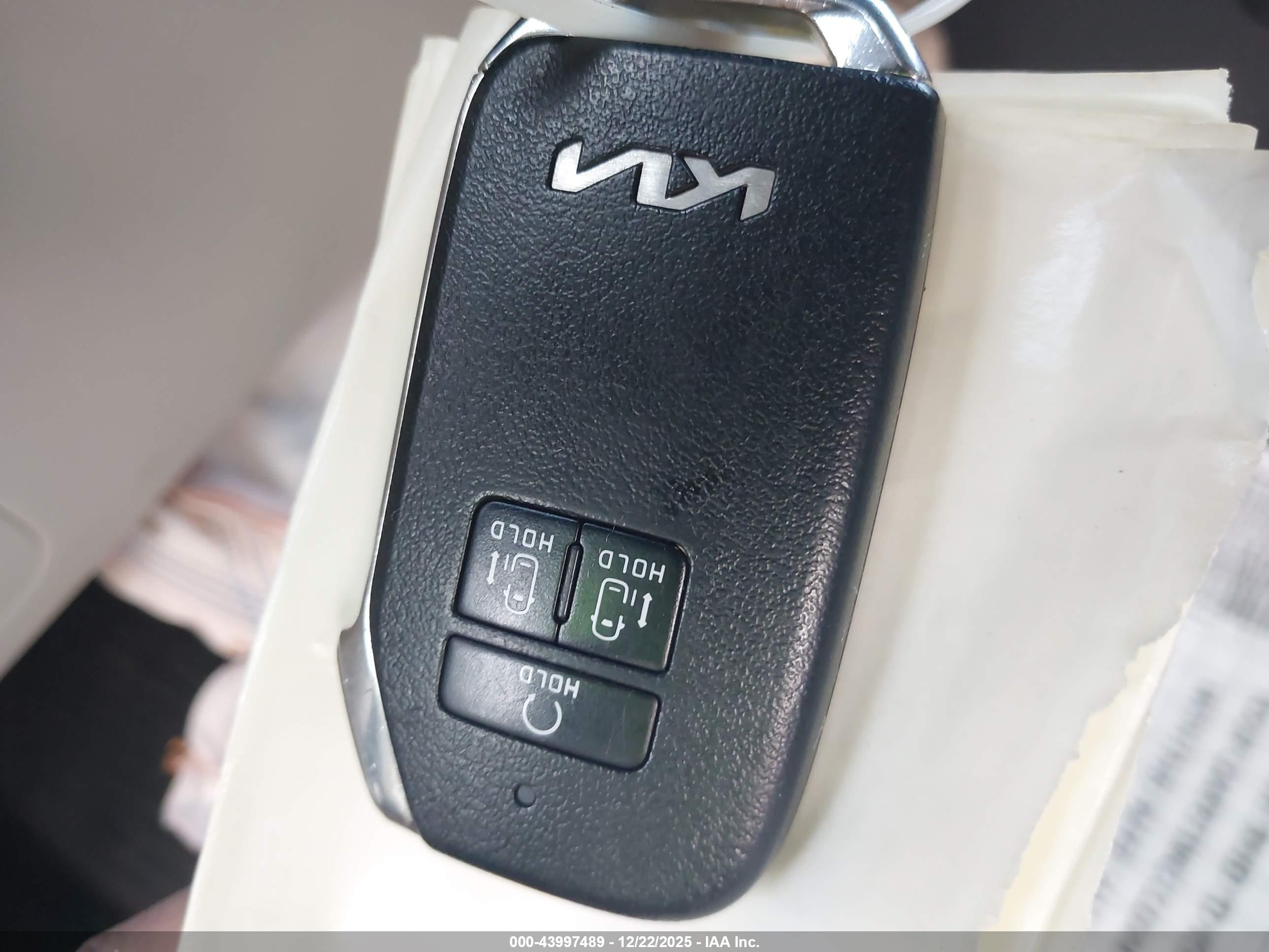 KIA CARNIVAL image 11