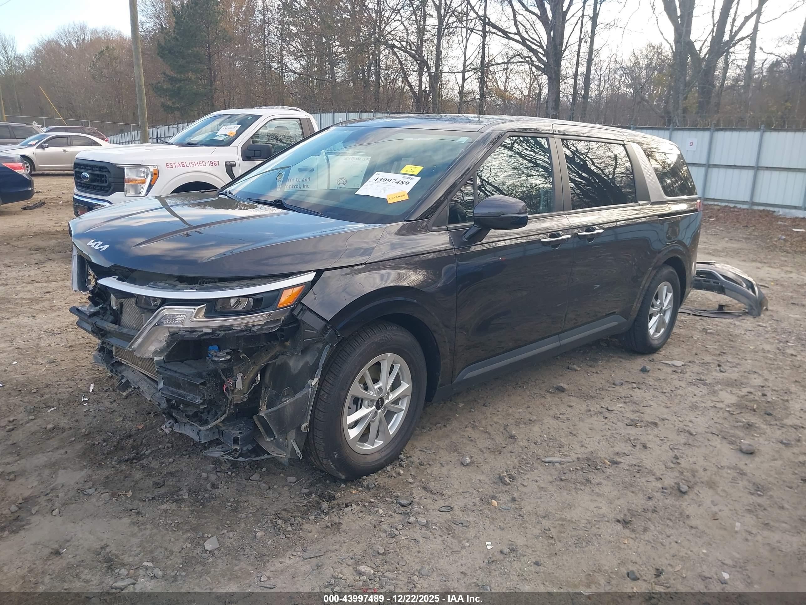 KIA CARNIVAL image 2