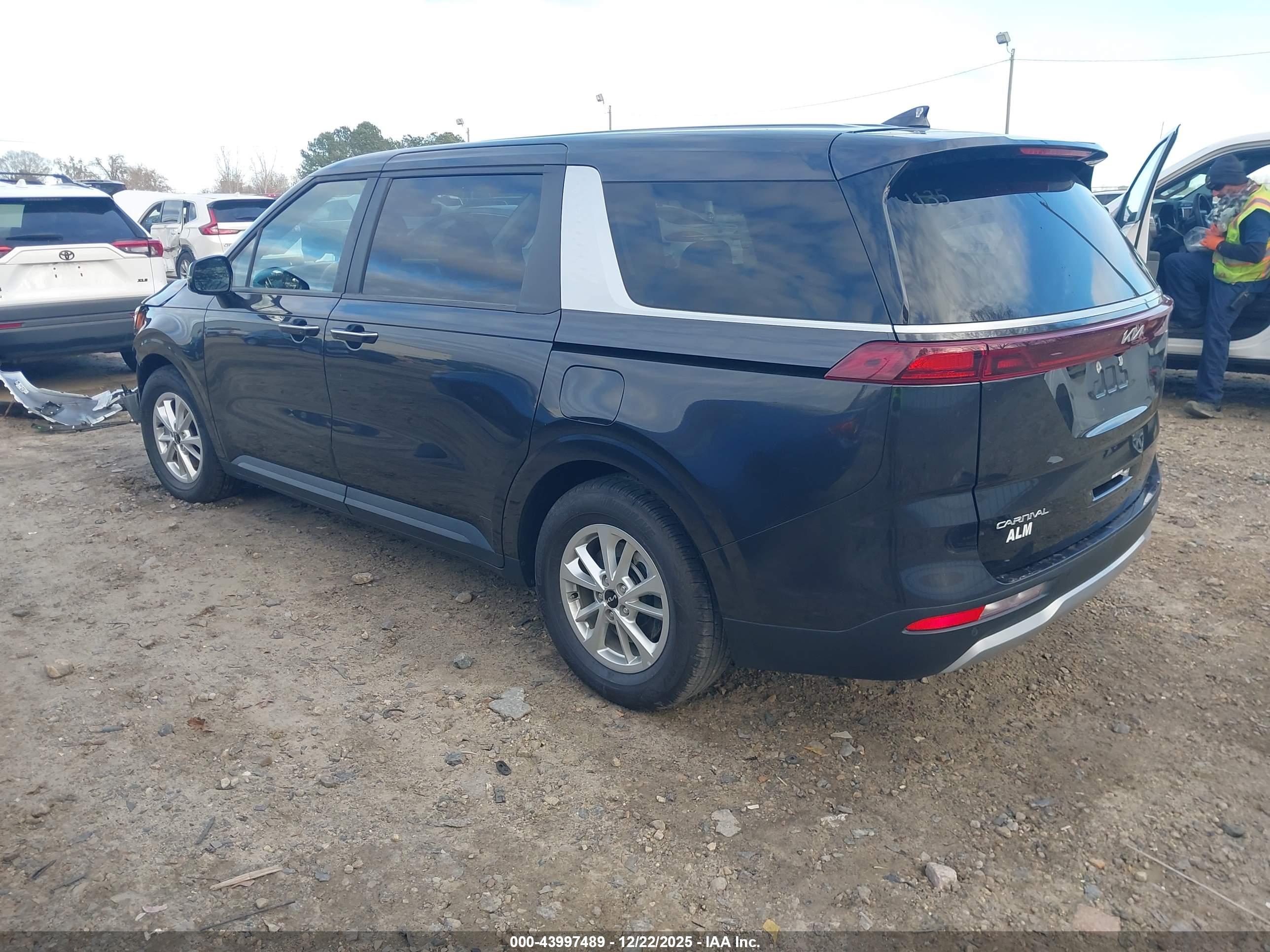 KIA CARNIVAL image 3