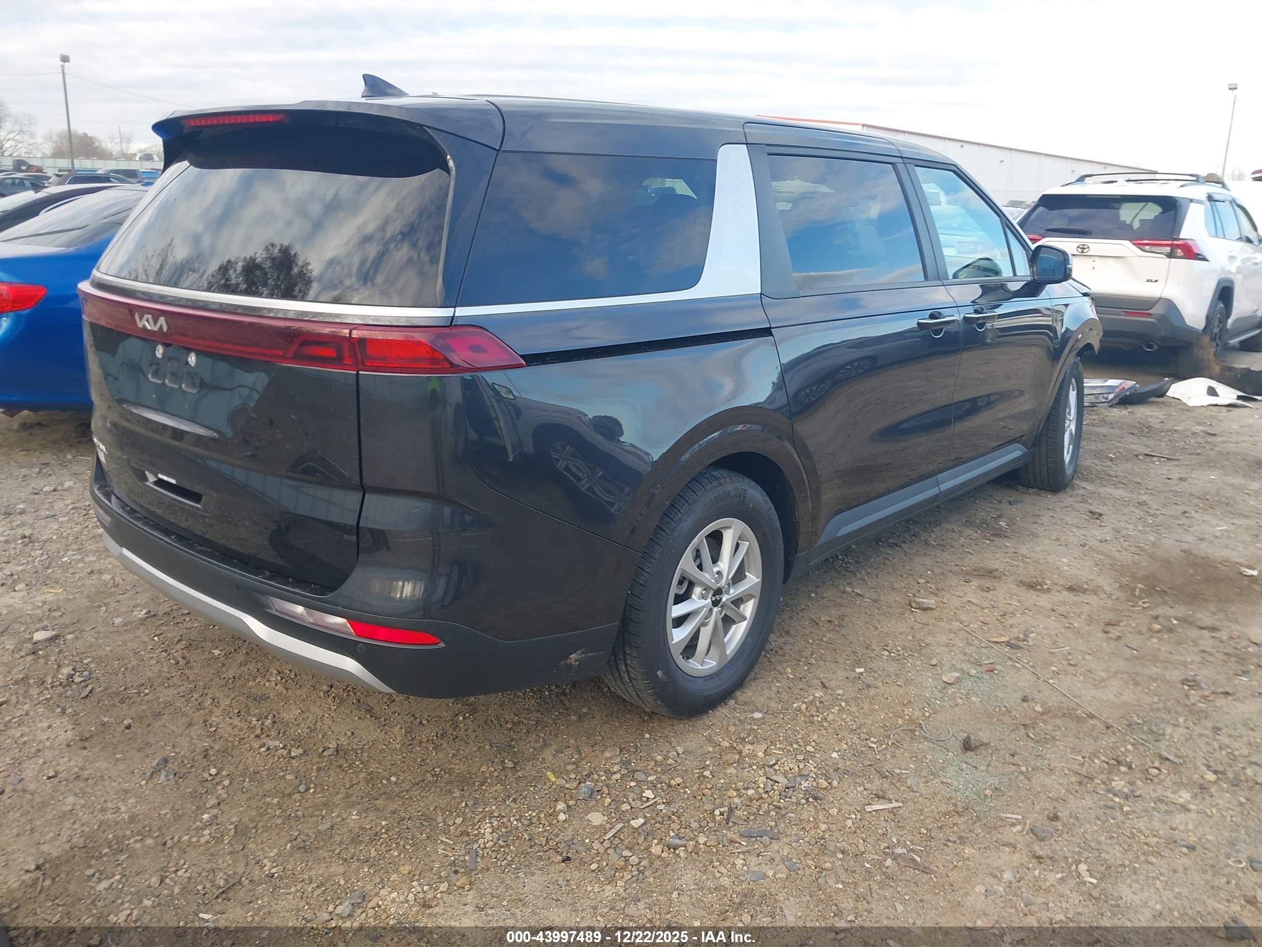 KIA CARNIVAL image 4
