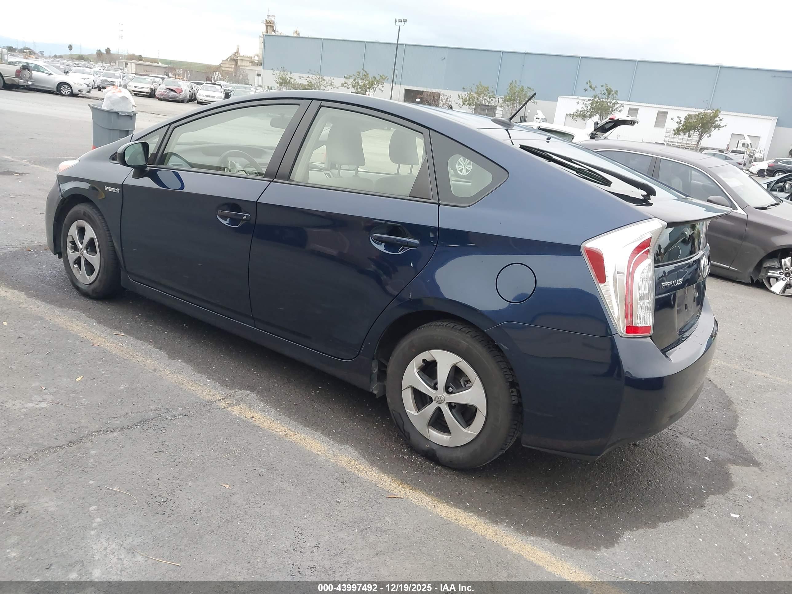 TOYOTA PRIUS image 3