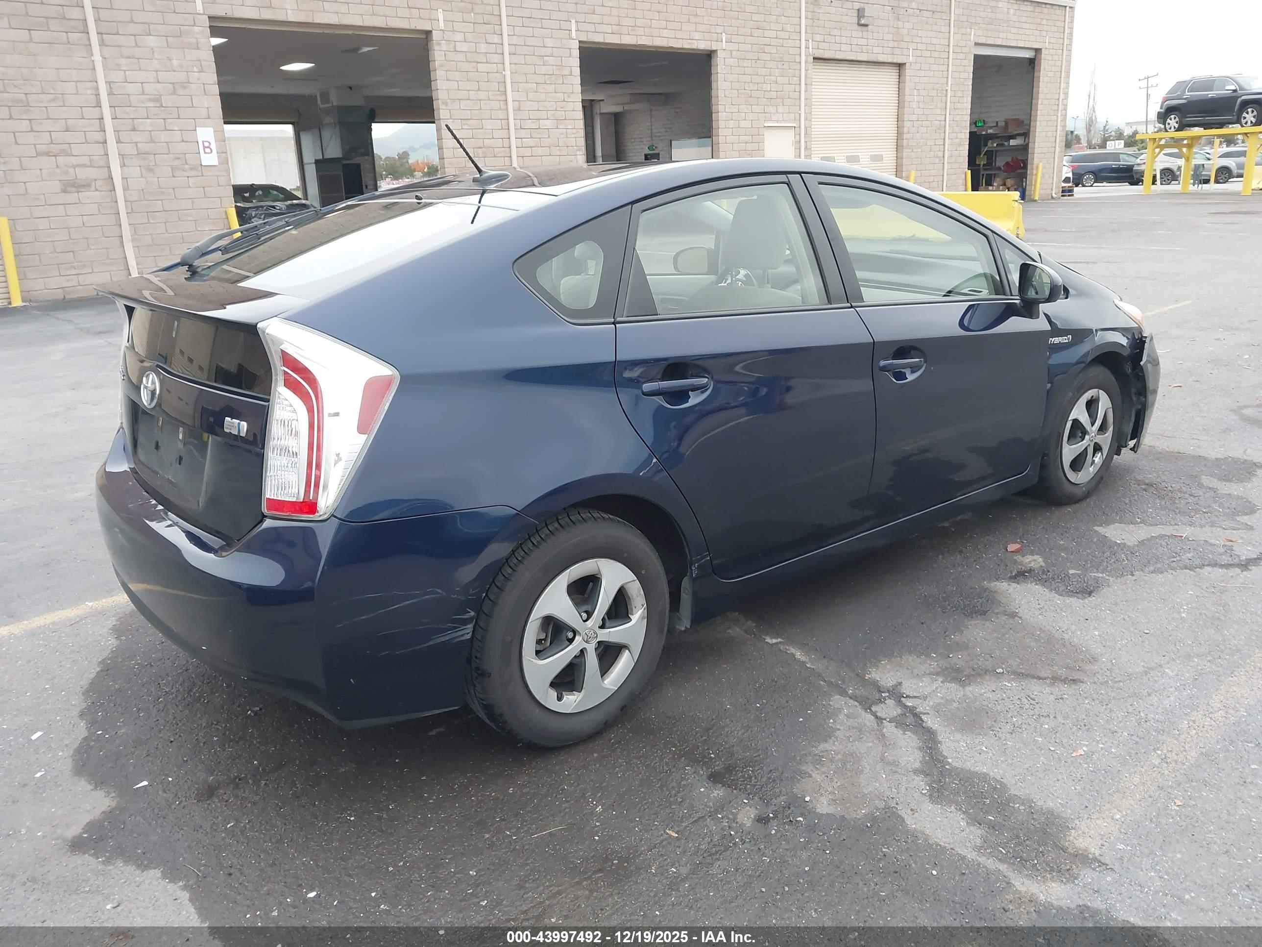 TOYOTA PRIUS image 4