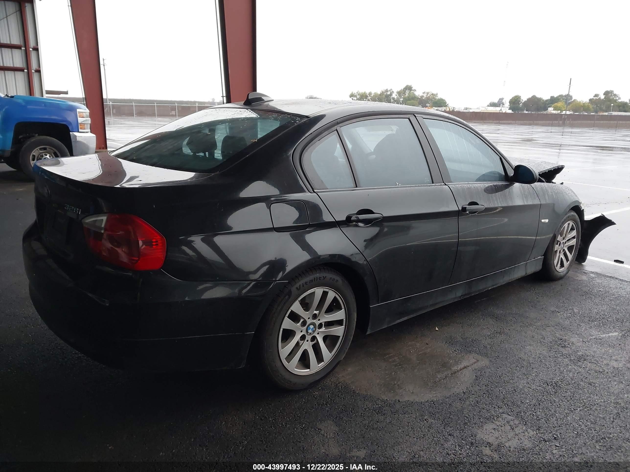 BMW 325I image 4