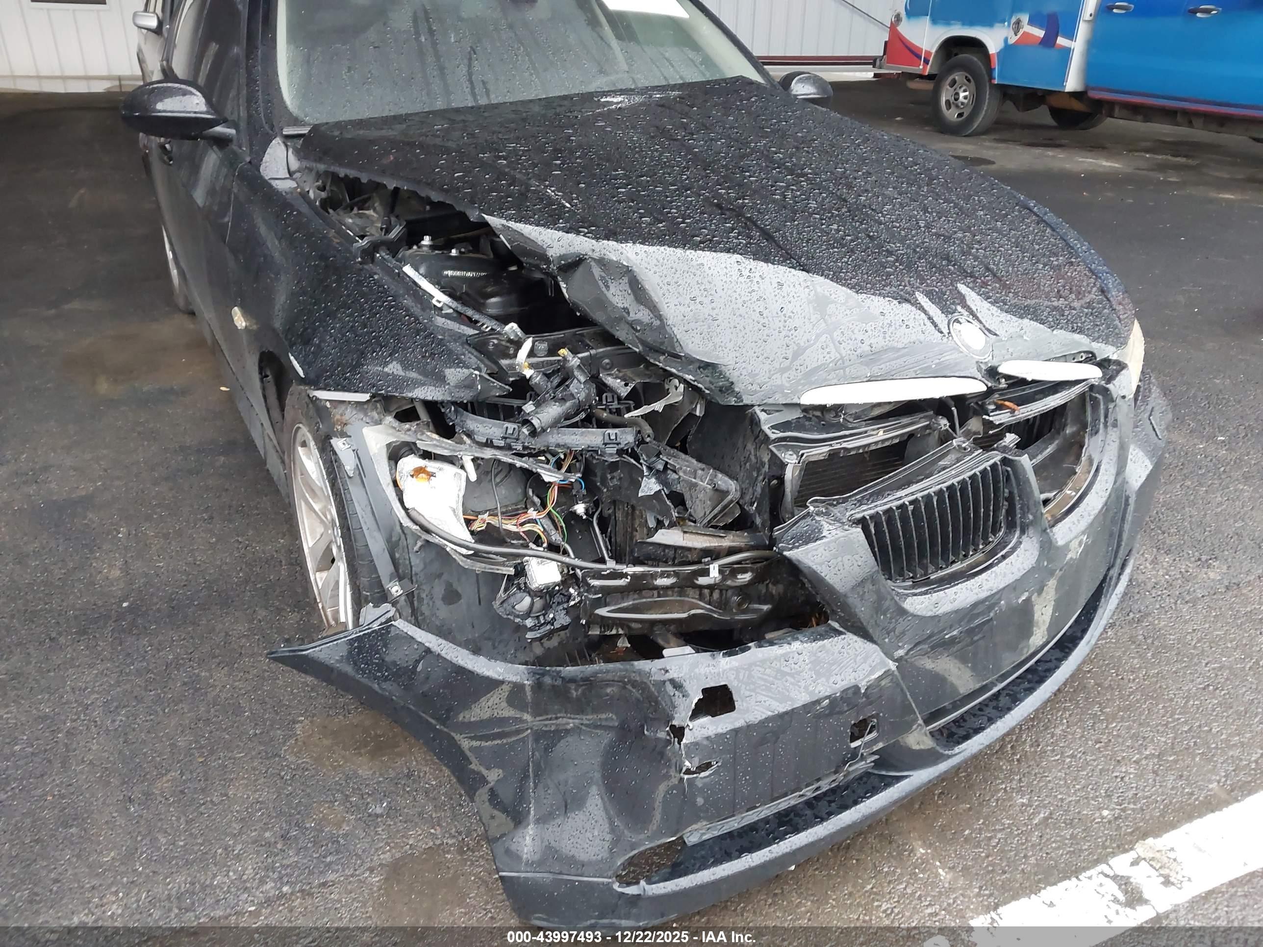 BMW 325I image 6