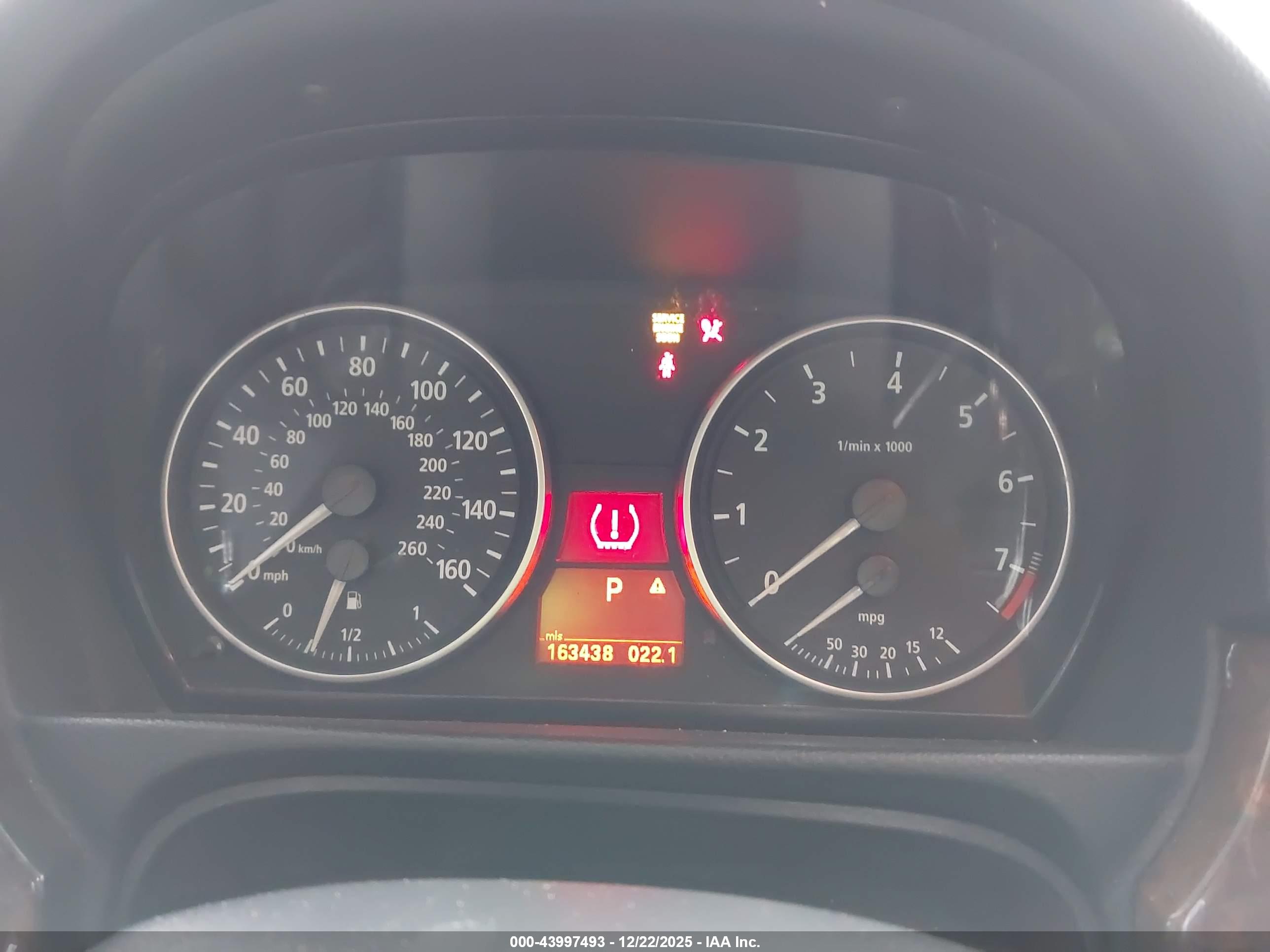 BMW 325I image 7