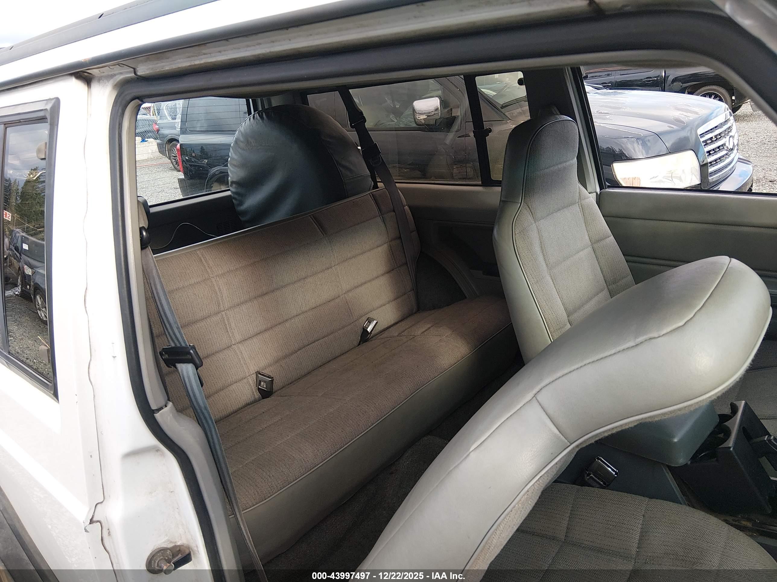 JEEP CHEROKEE image 8