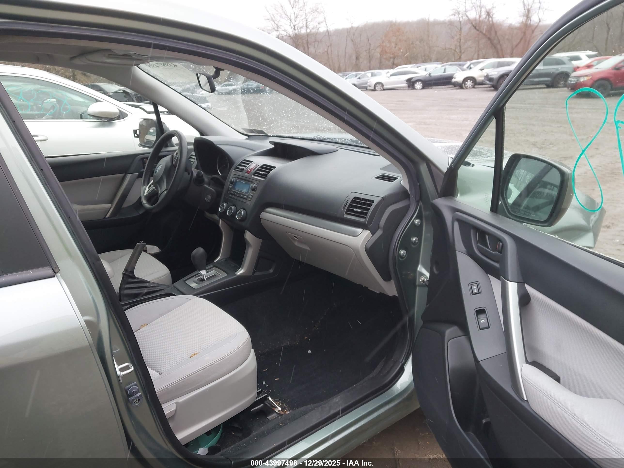 SUBARU FORESTER image 5