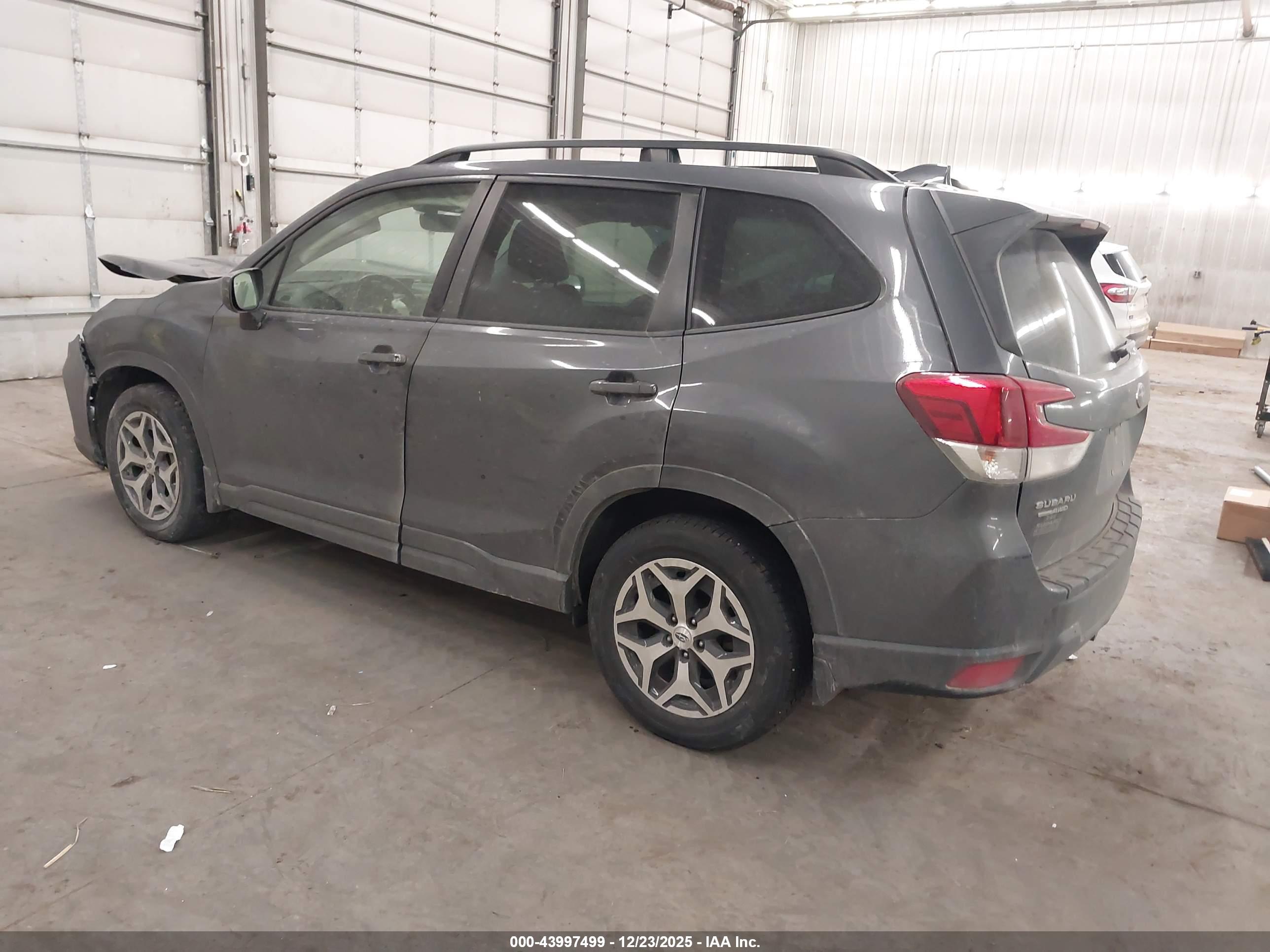SUBARU FORESTER image 3