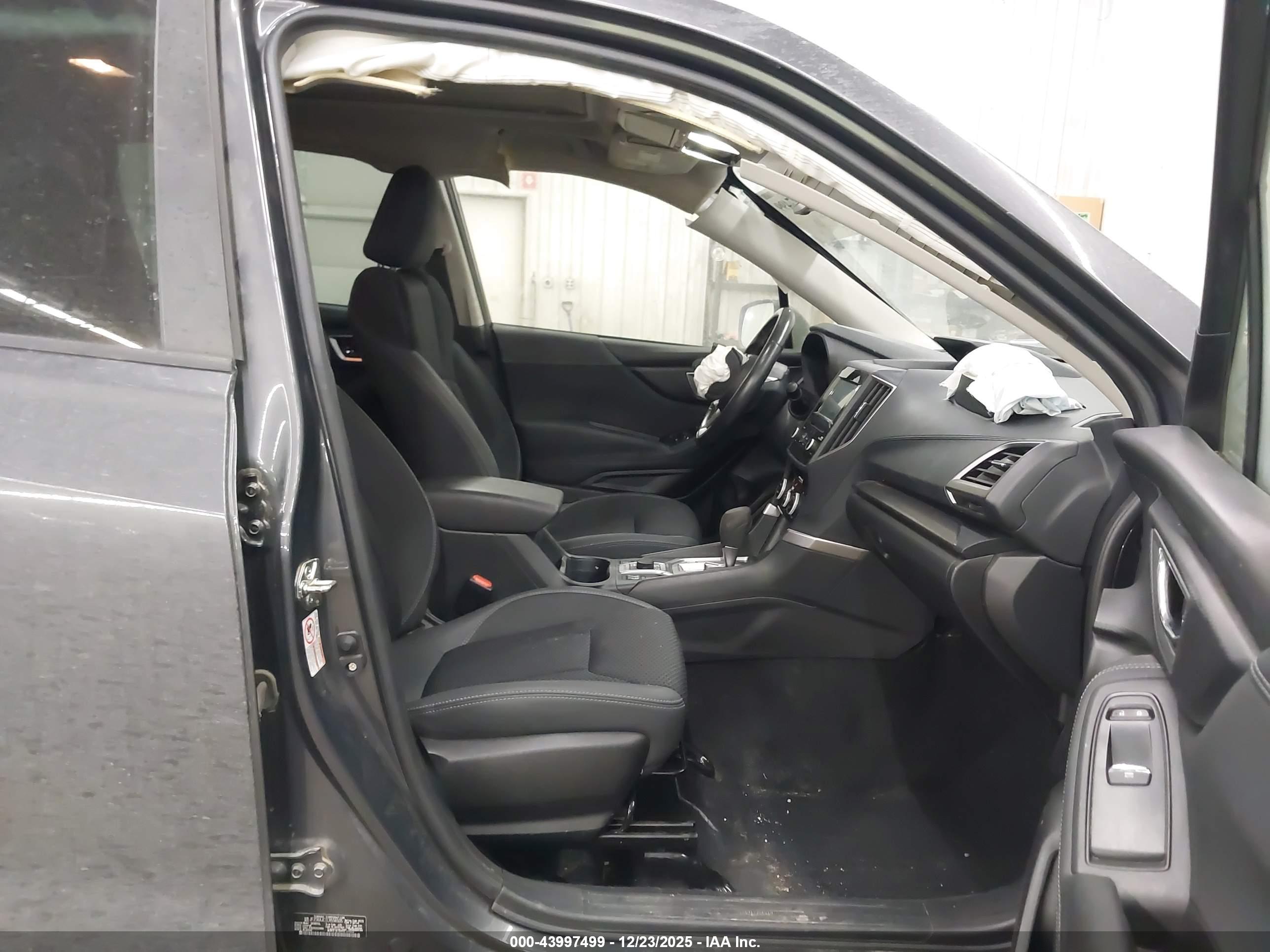 SUBARU FORESTER image 5