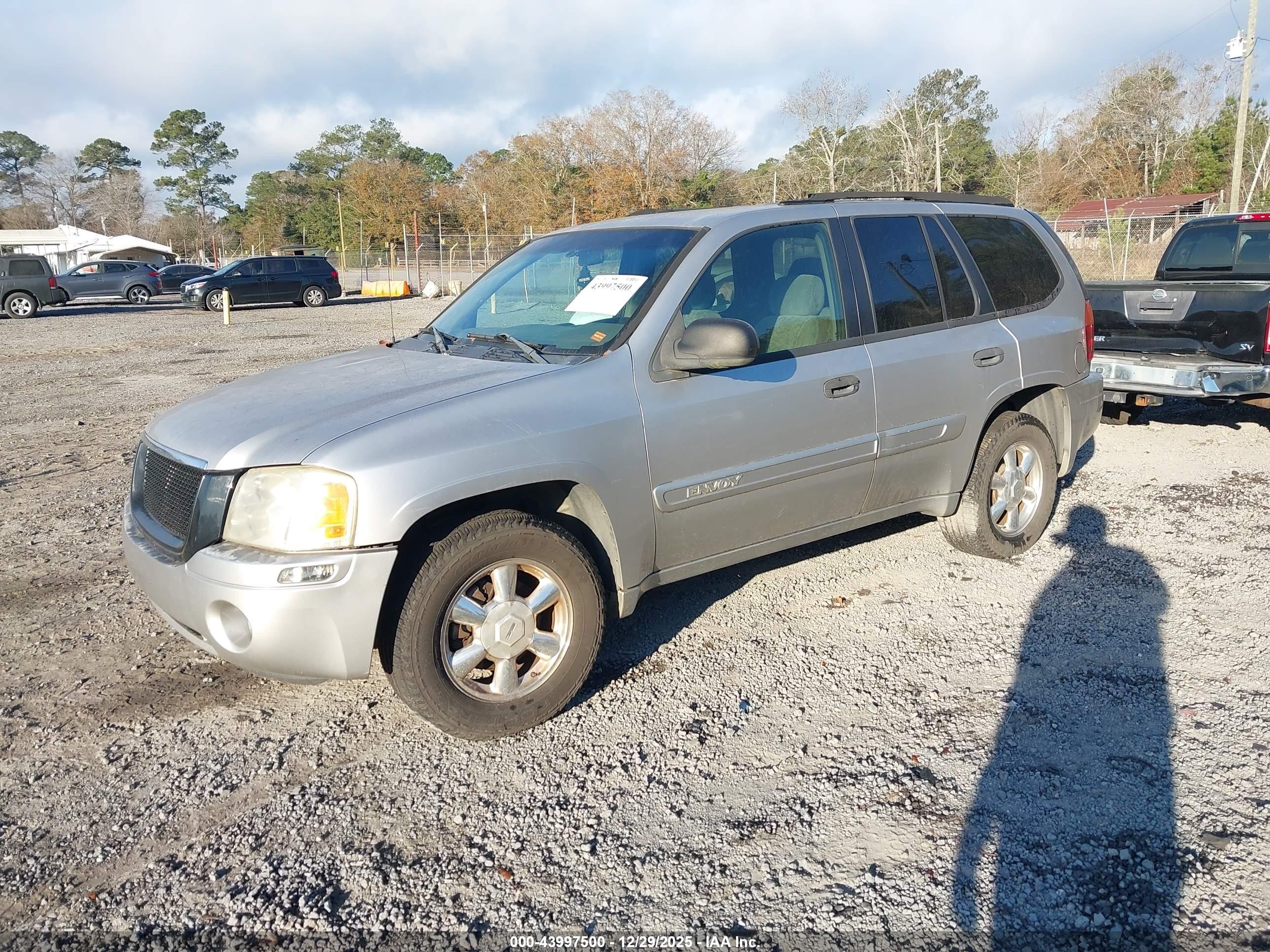 GMC ENVOY image 2