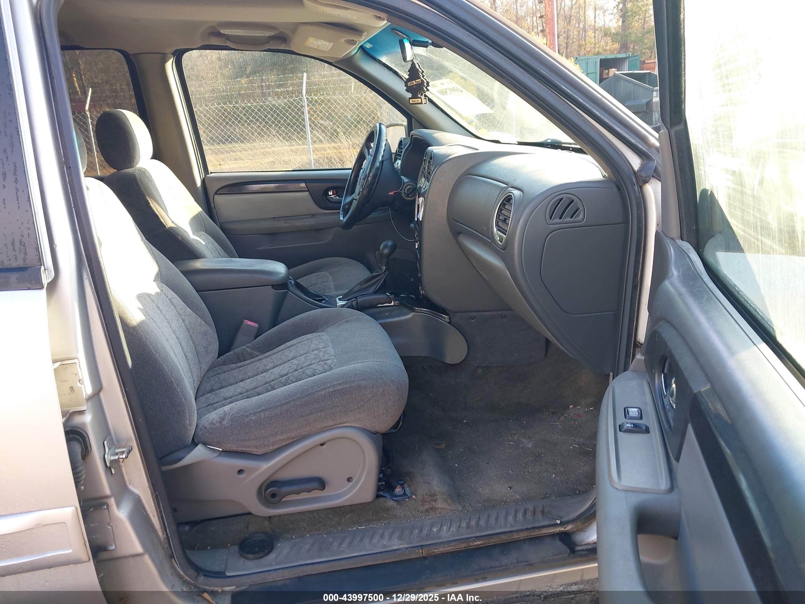 GMC ENVOY image 5