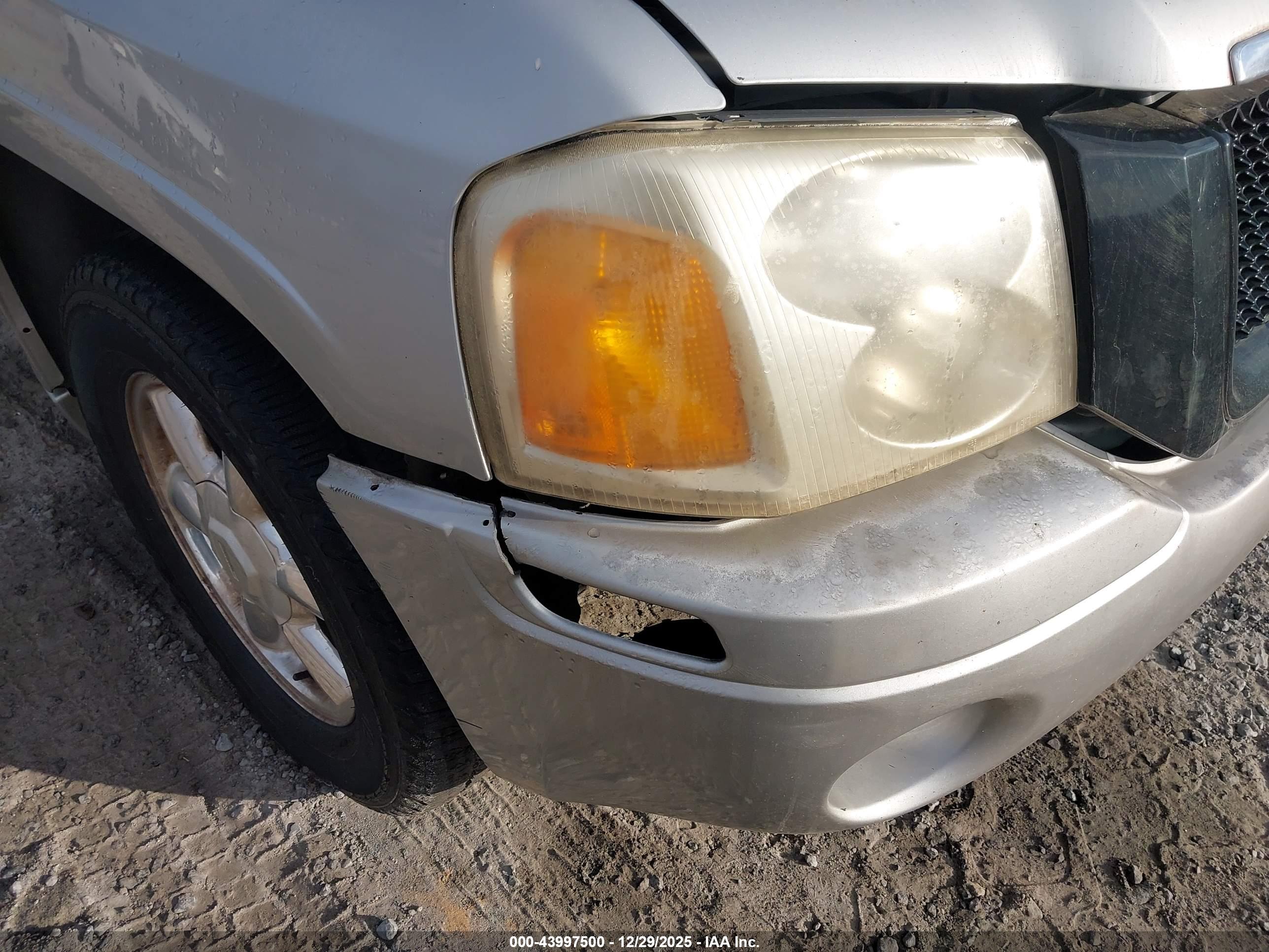 GMC ENVOY image 6