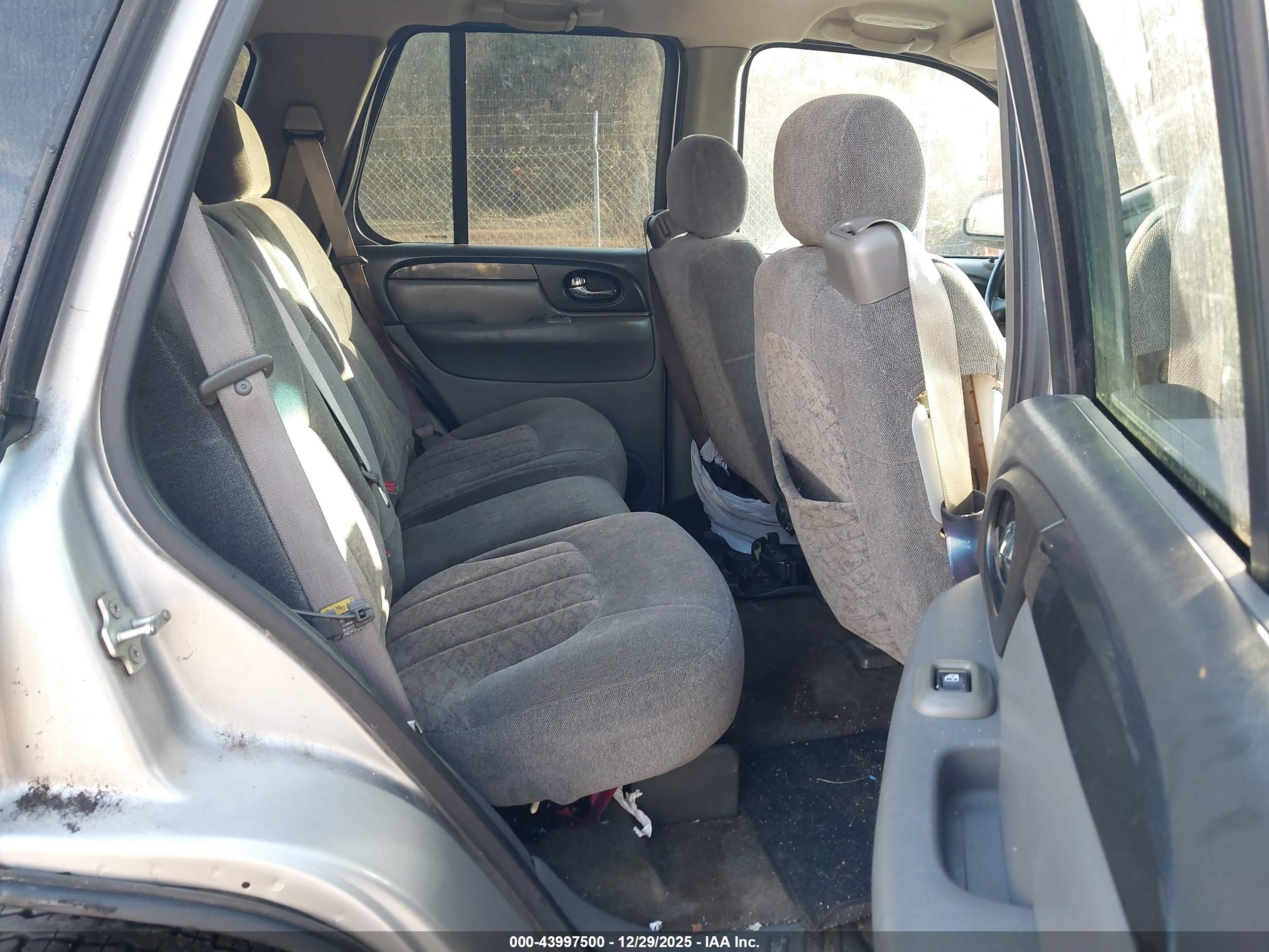GMC ENVOY image 8