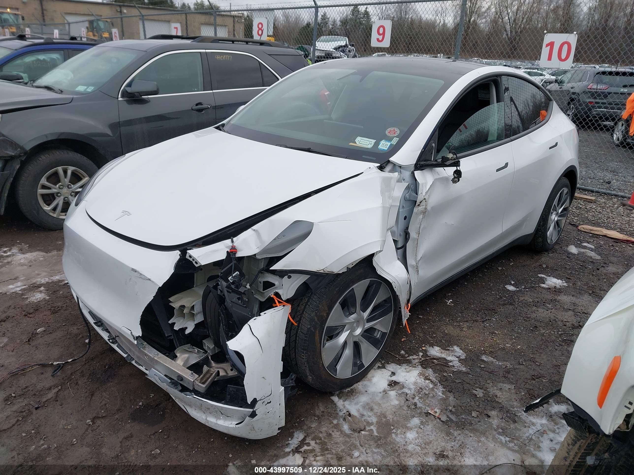 TESLA MODEL image 2