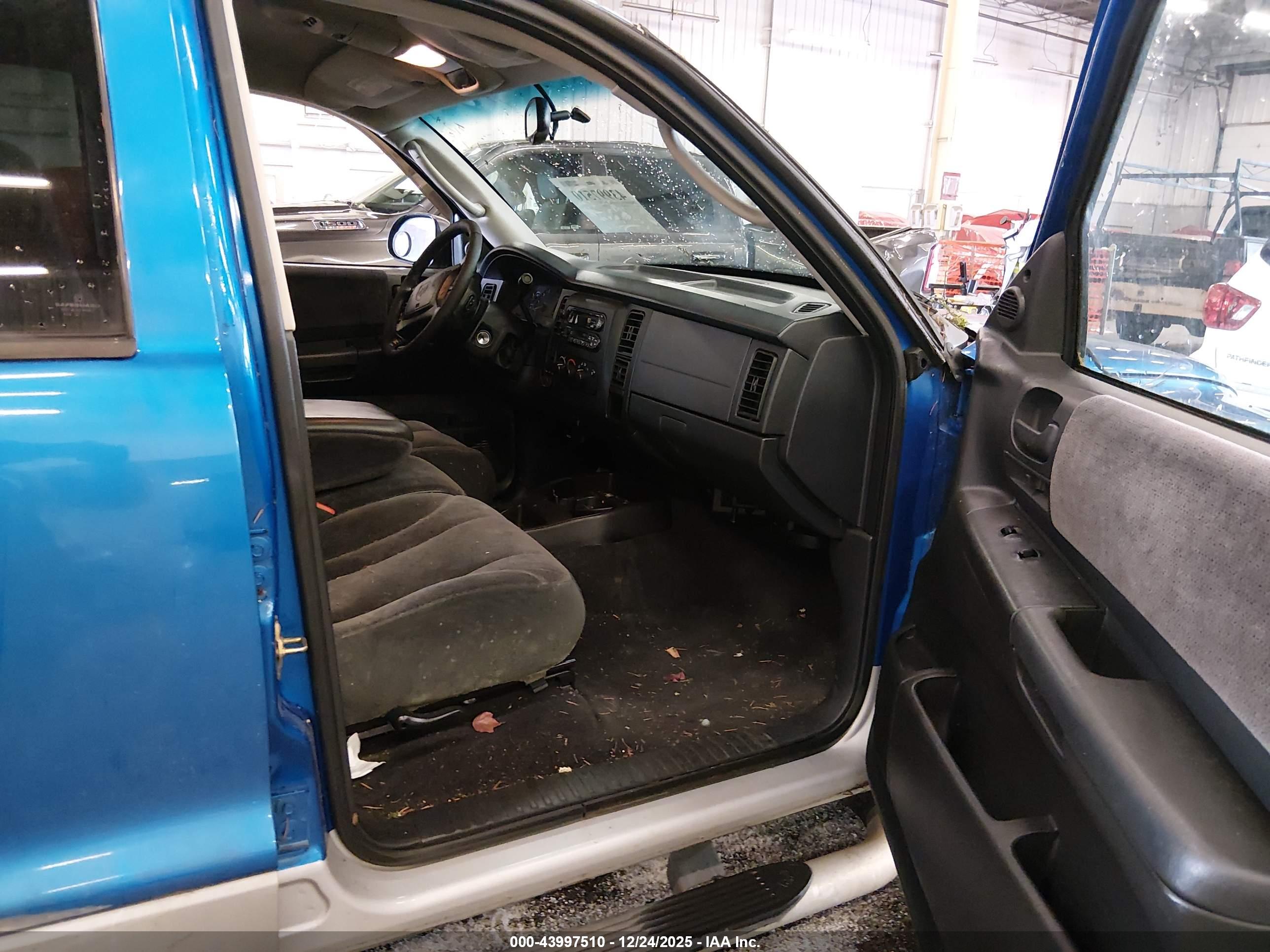 DODGE DAKOTA image 5